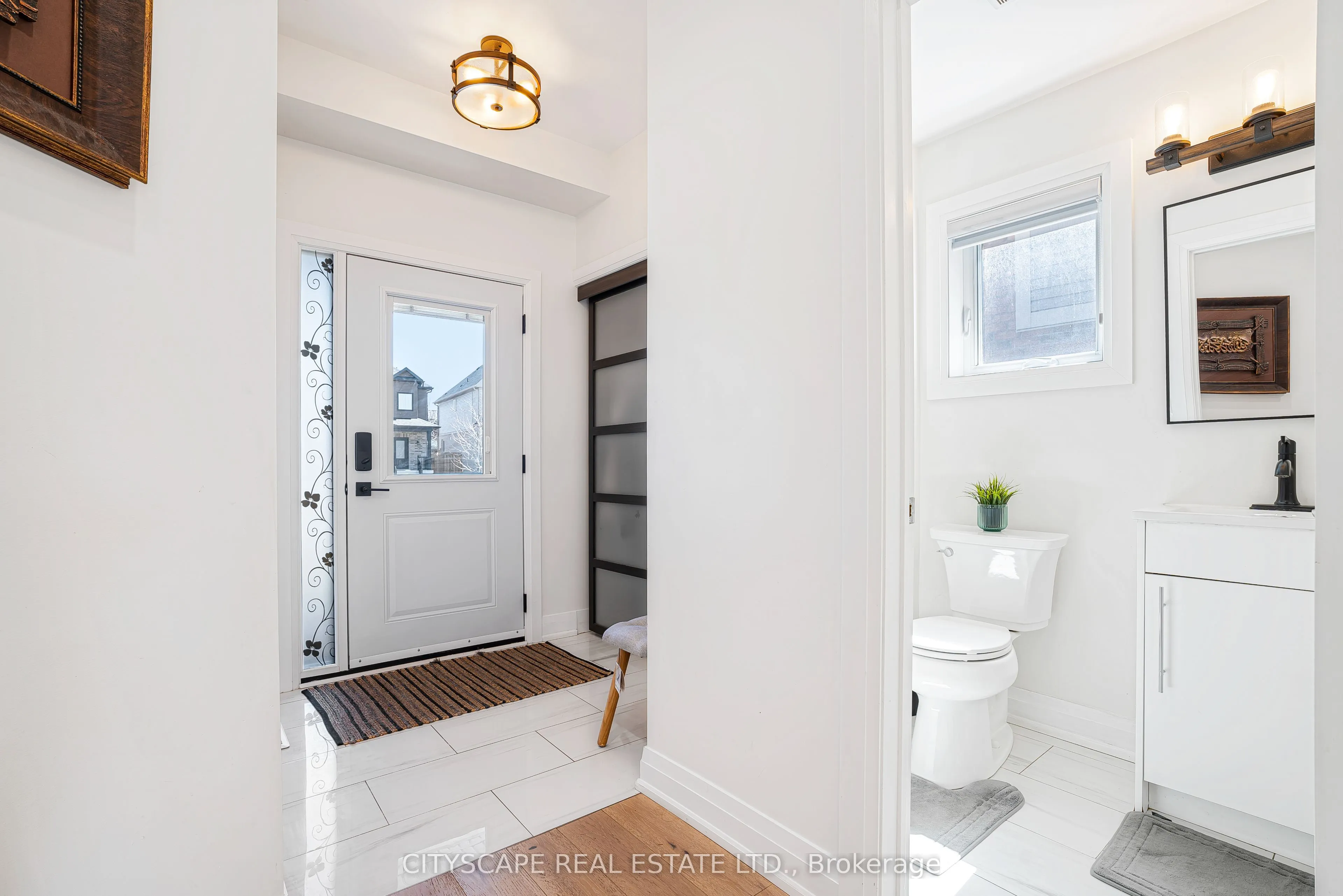143 Sun King Crescent