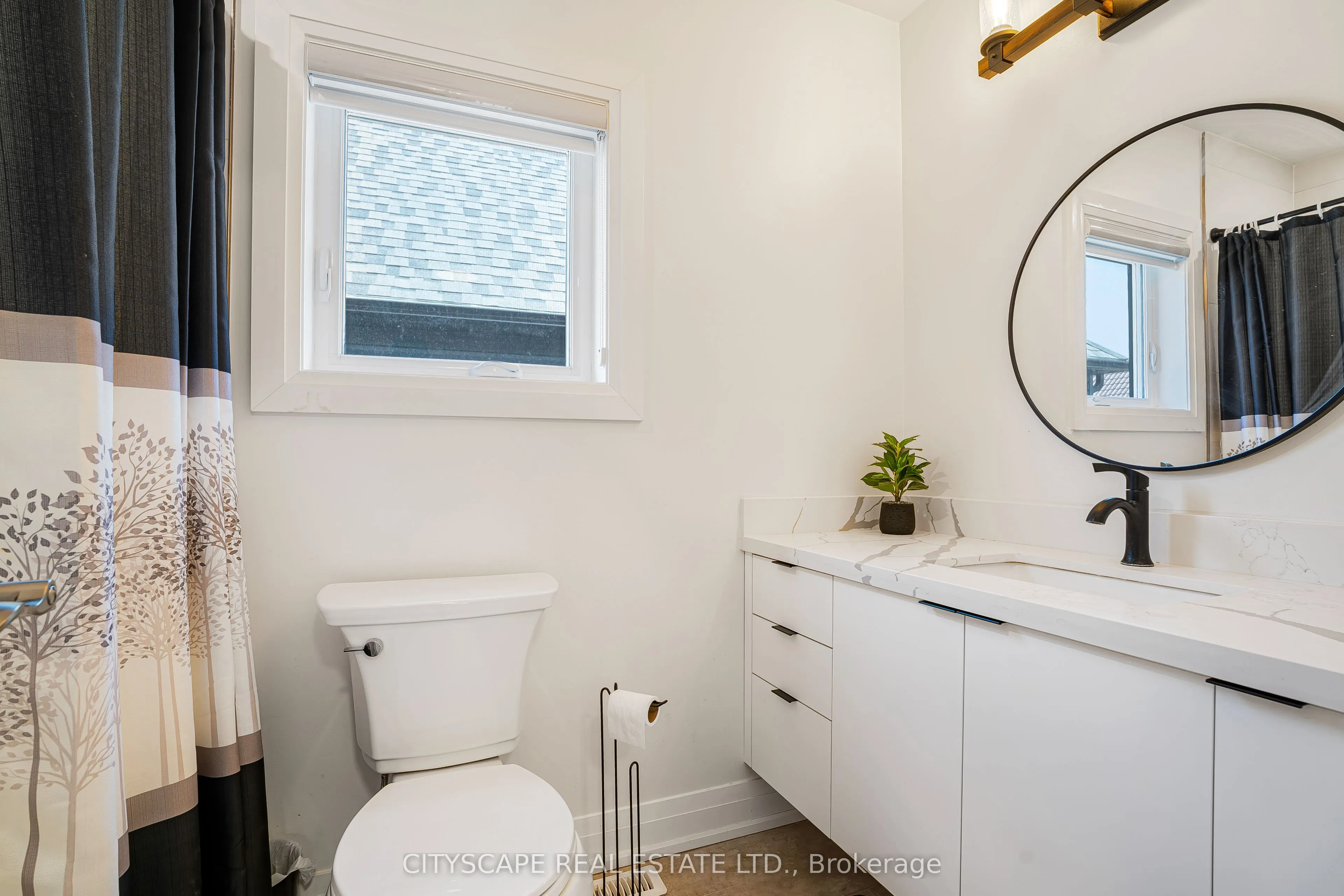 143 Sun King Crescent