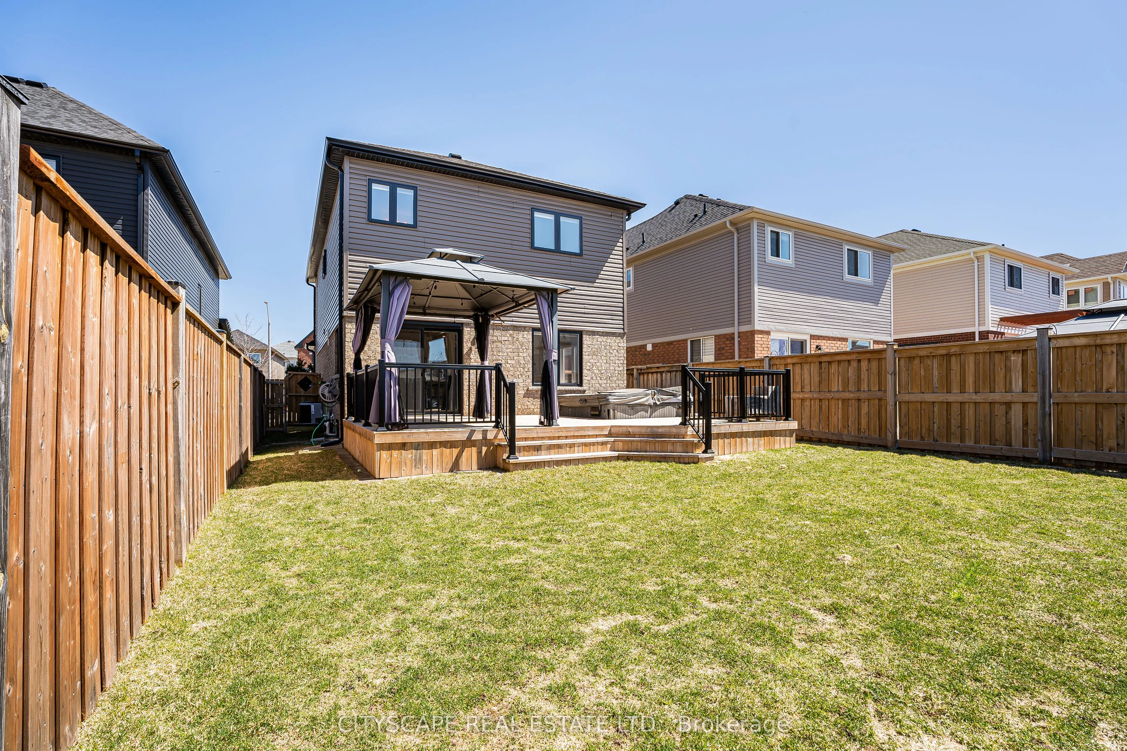 143 Sun King Crescent