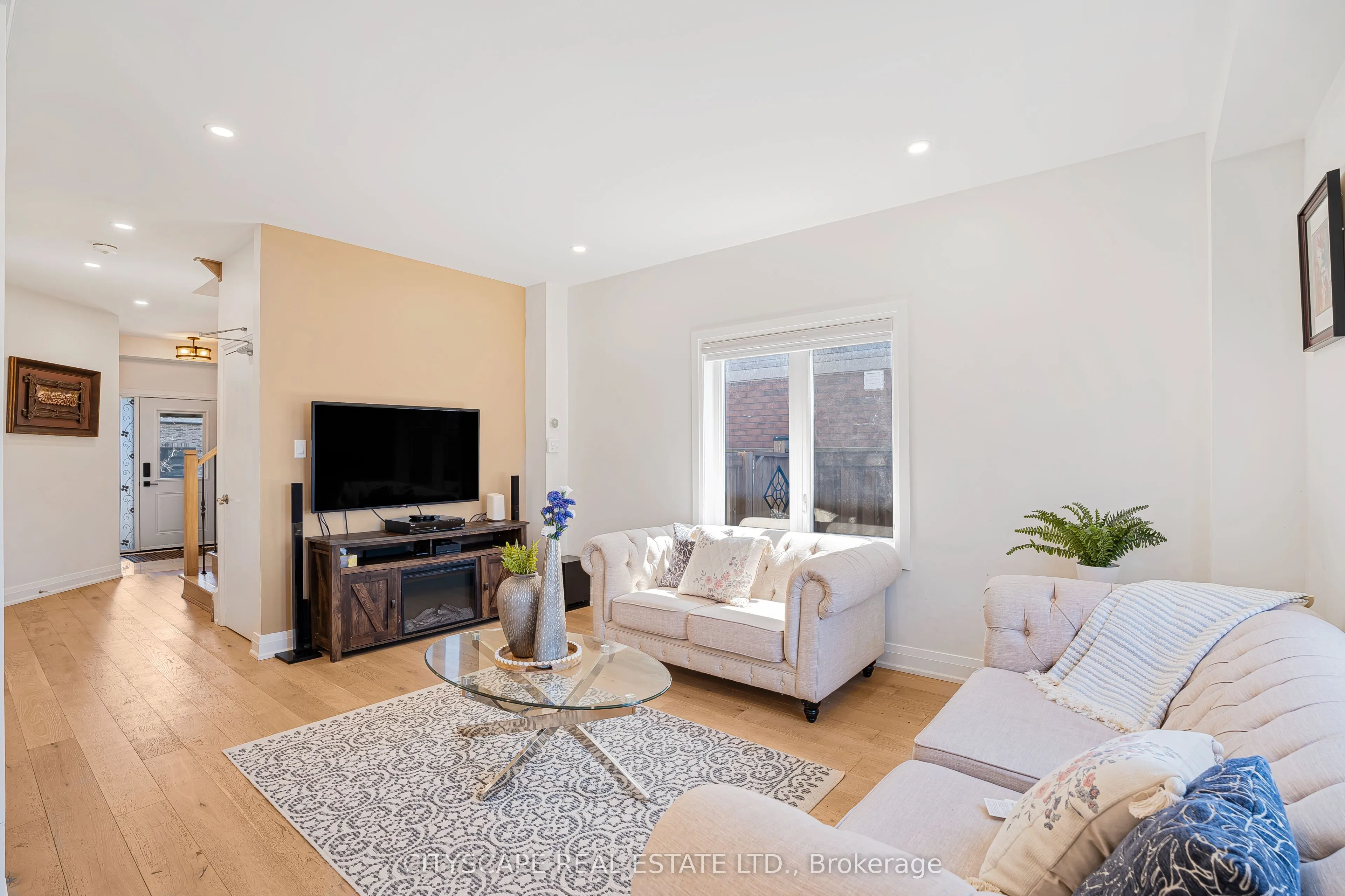 143 Sun King Crescent