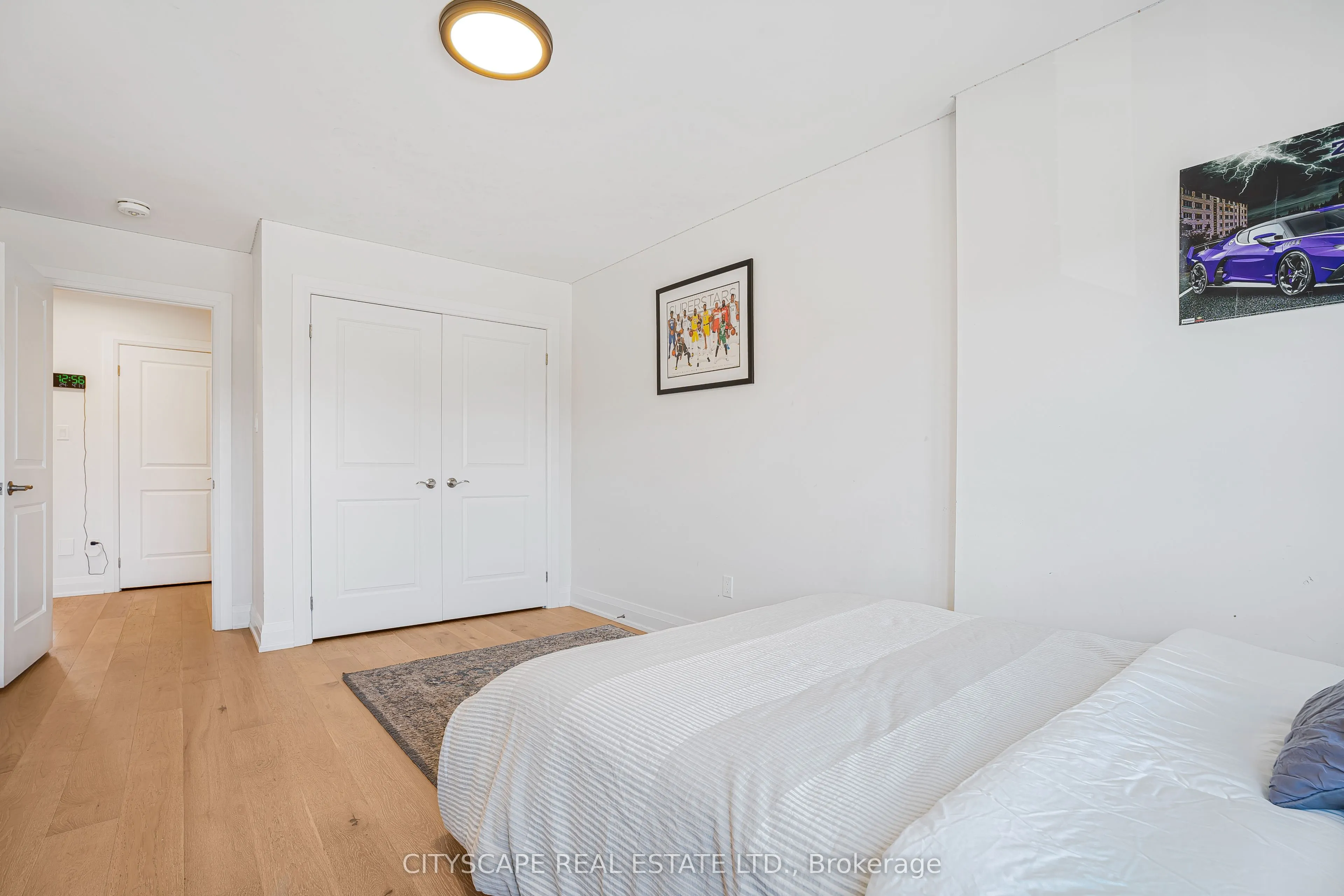 143 Sun King Crescent