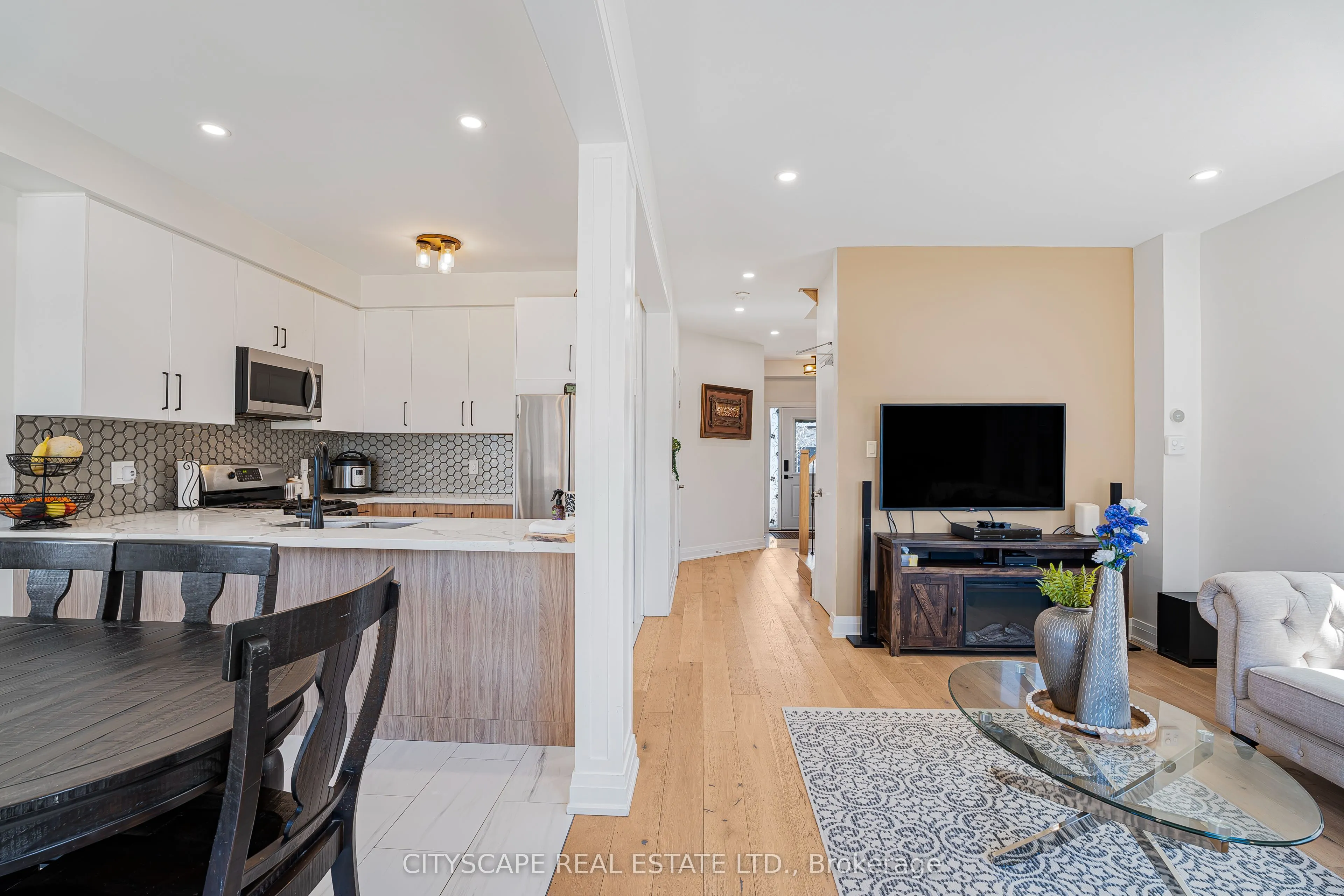 143 Sun King Crescent