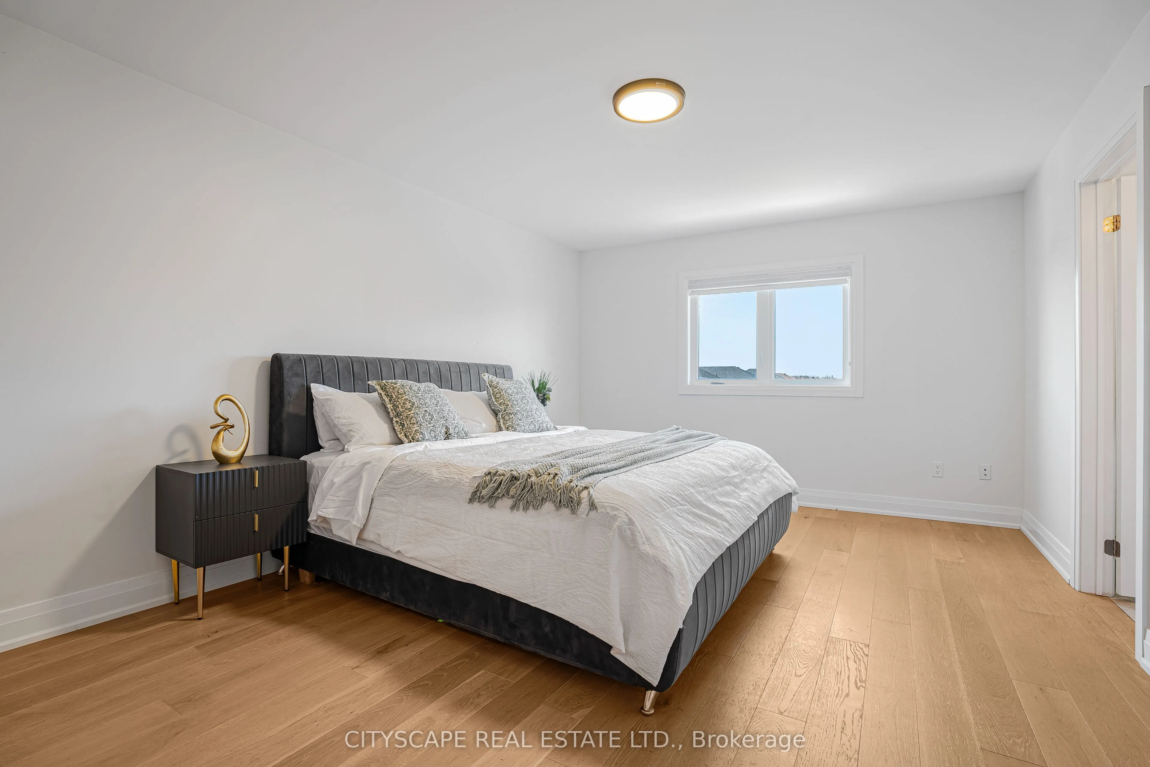 143 Sun King Crescent