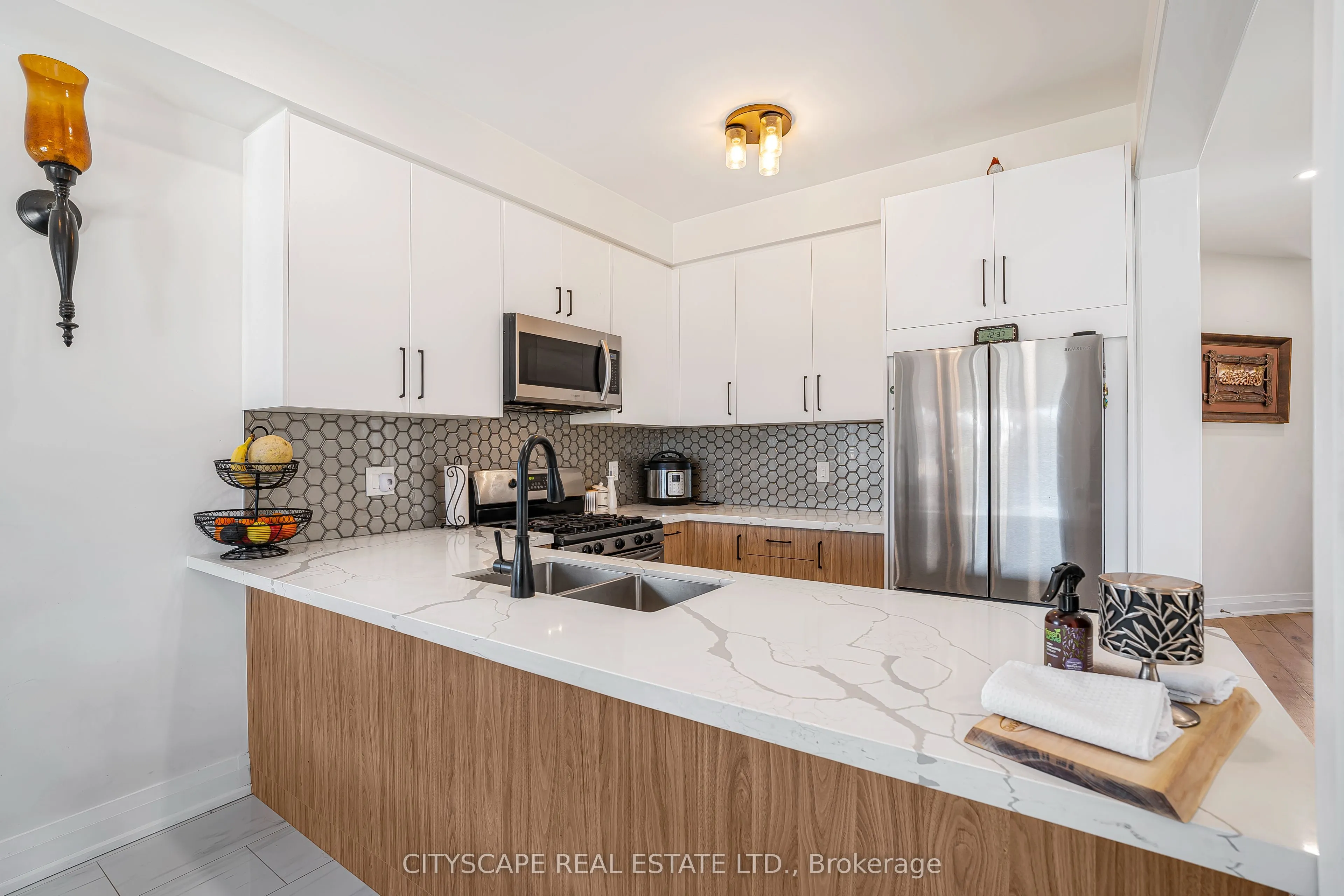143 Sun King Crescent