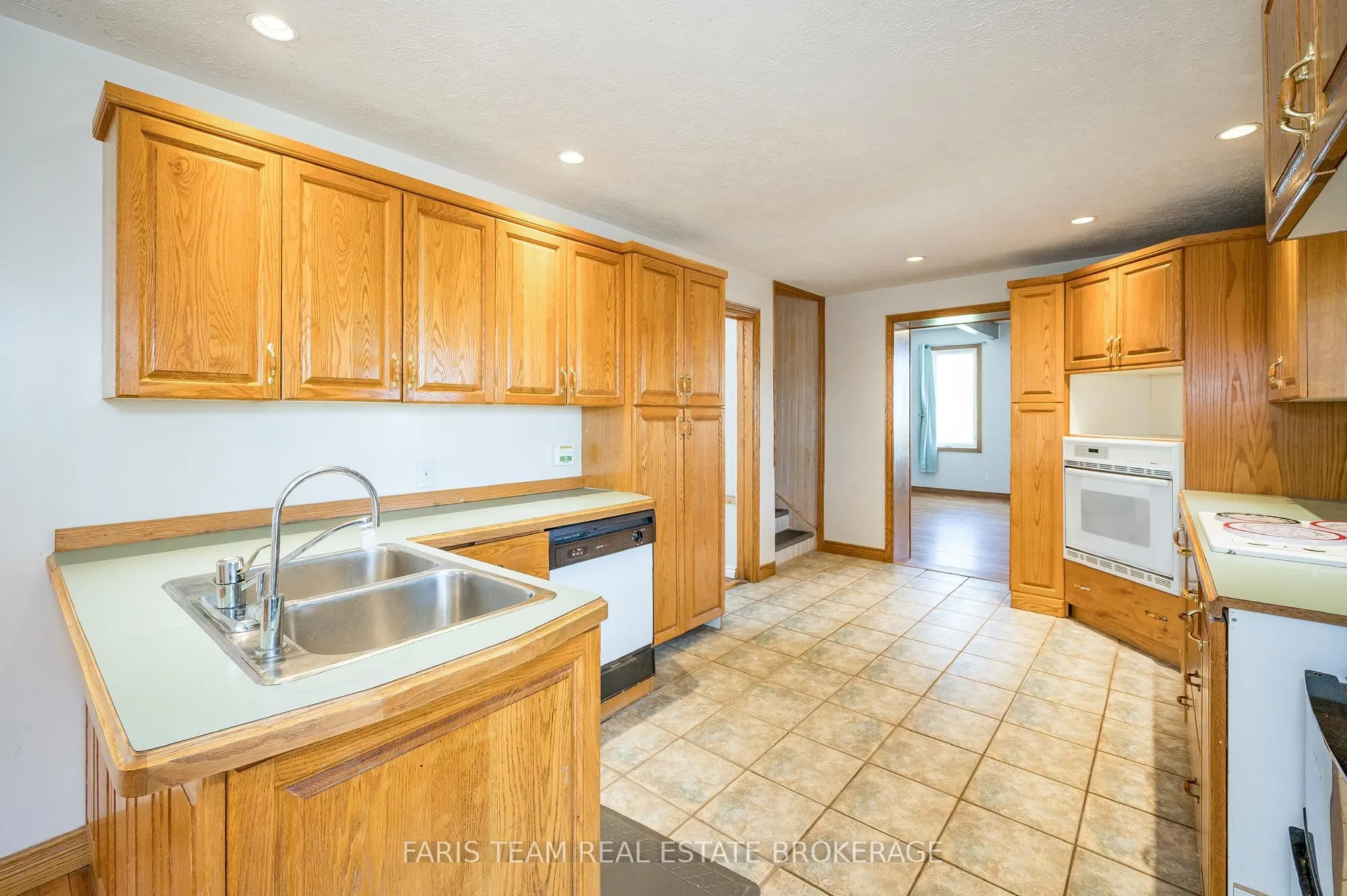 326 Lafontaine Road W