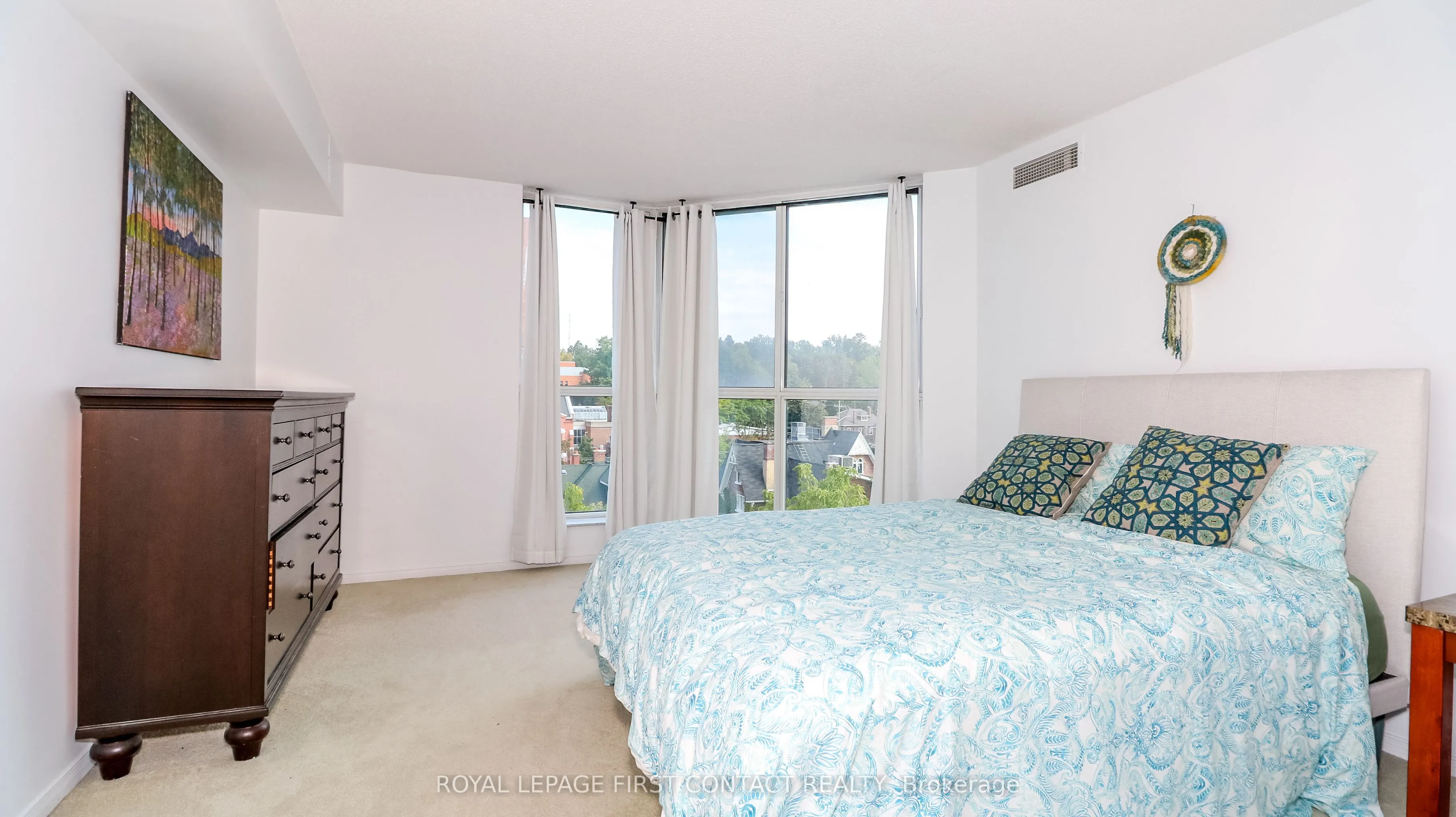 150 Dunlop Street E, #811
