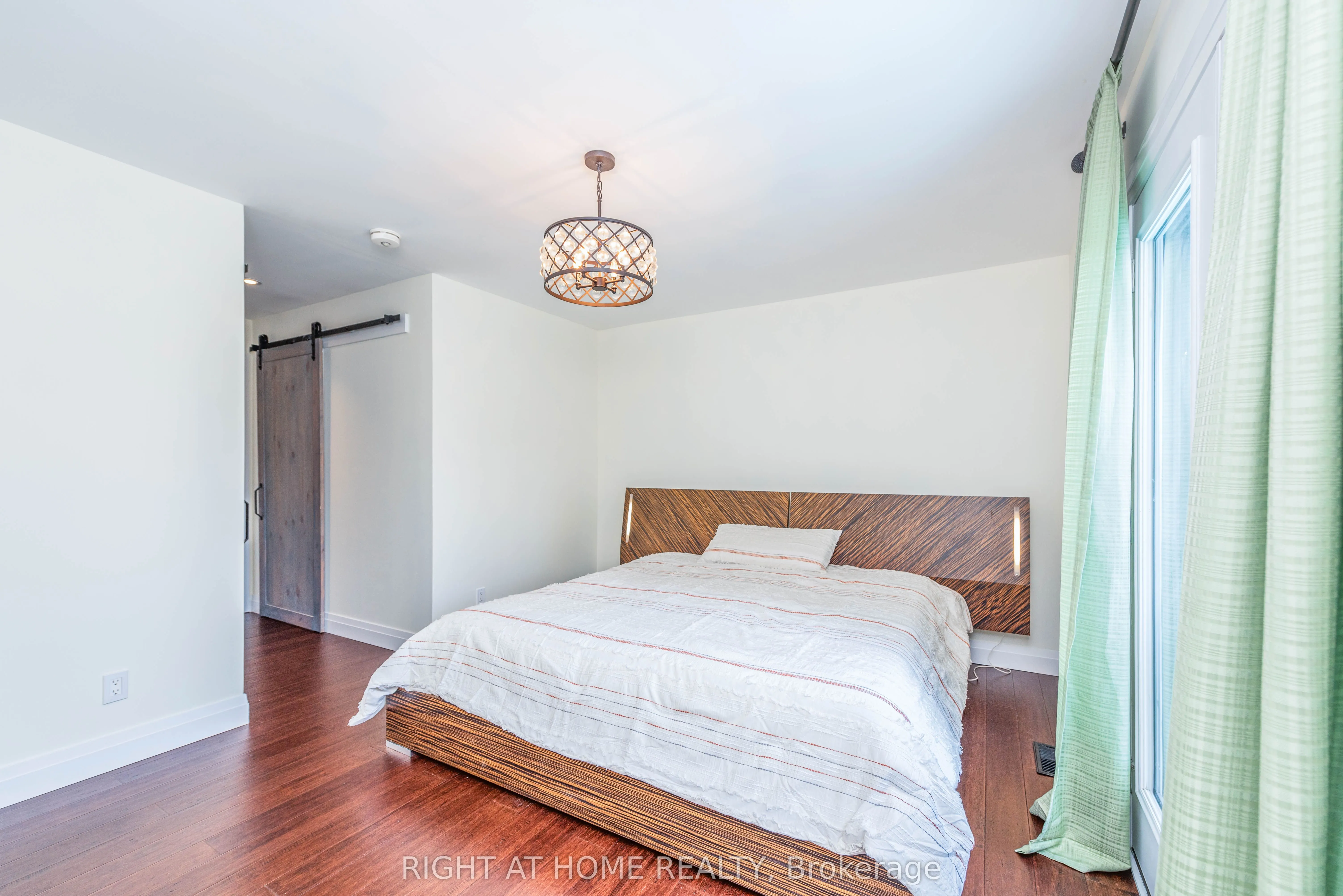 11 Ottaway Avenue