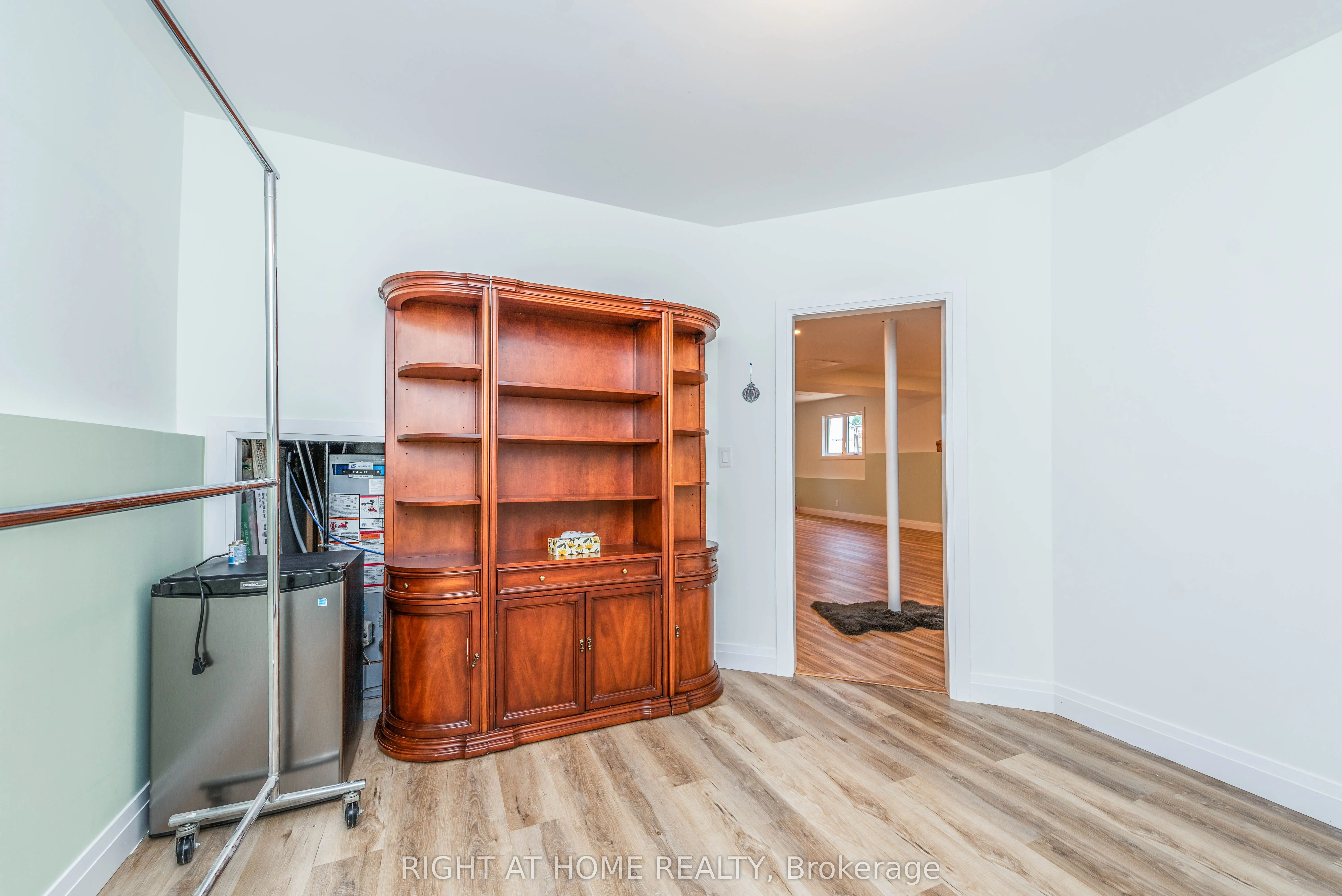 11 Ottaway Avenue