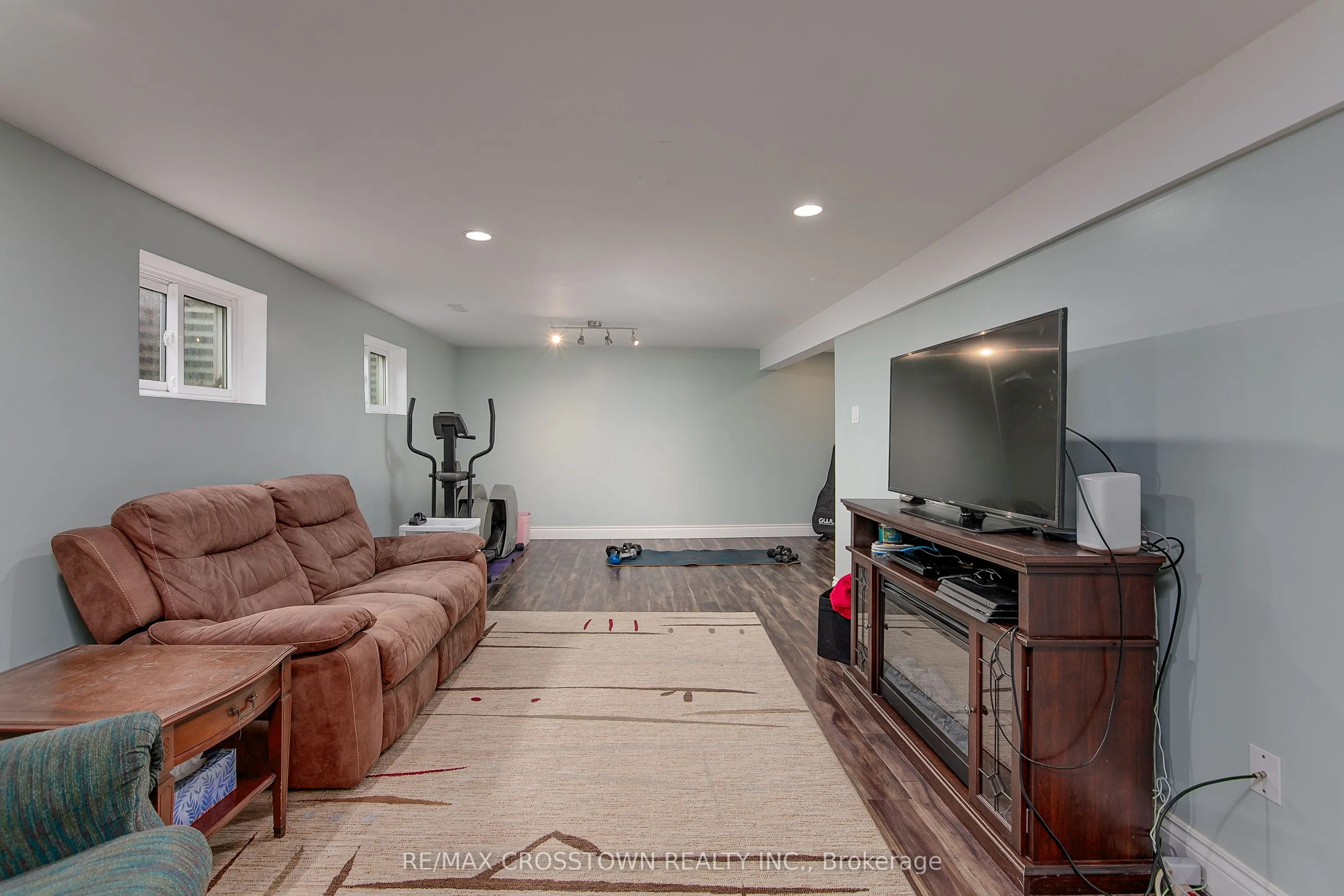 122 Marshall Street S