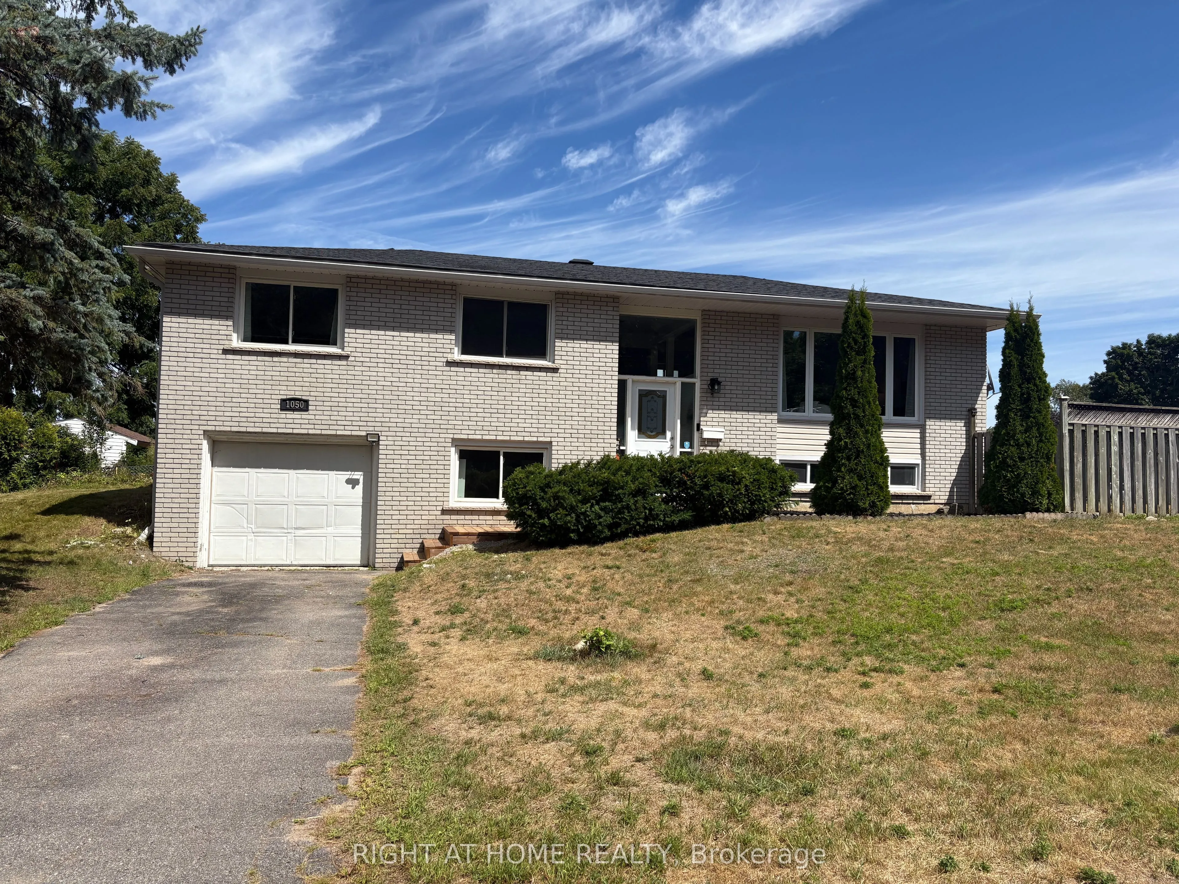 1050 Glen Mhor Crescent