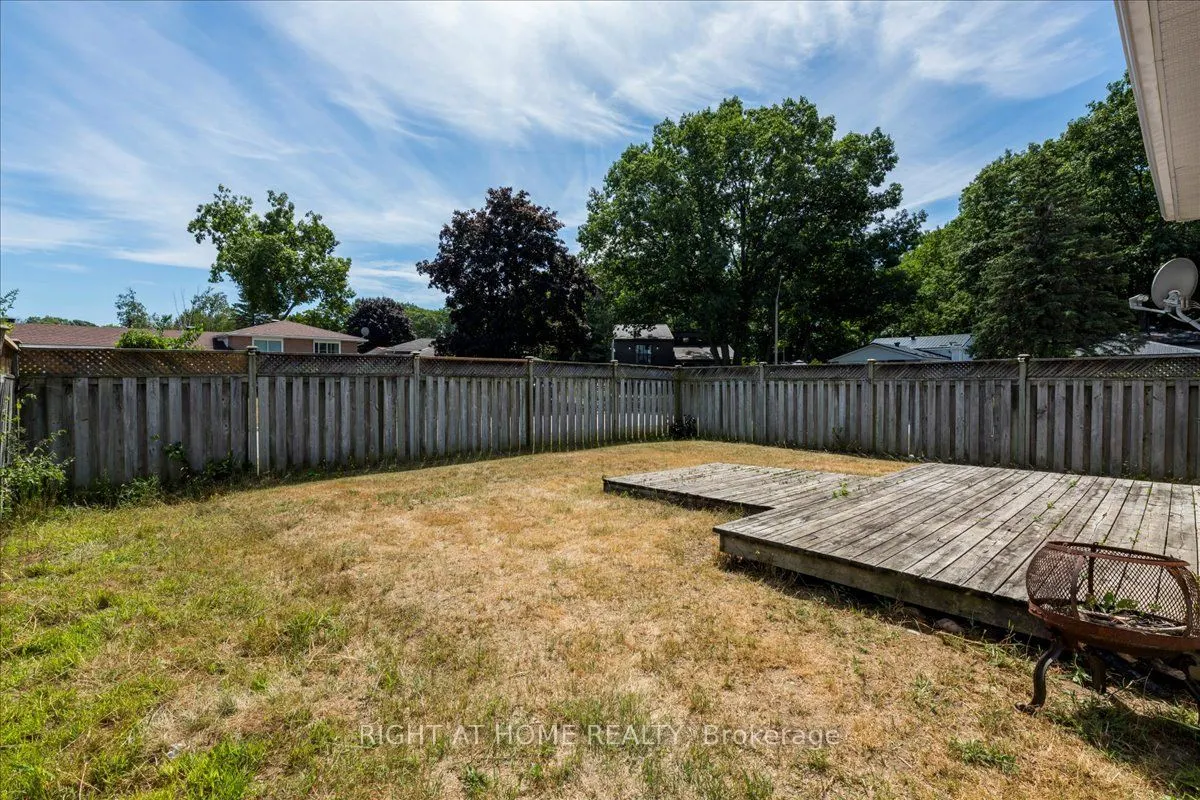 1050 Glen Mhor Crescent