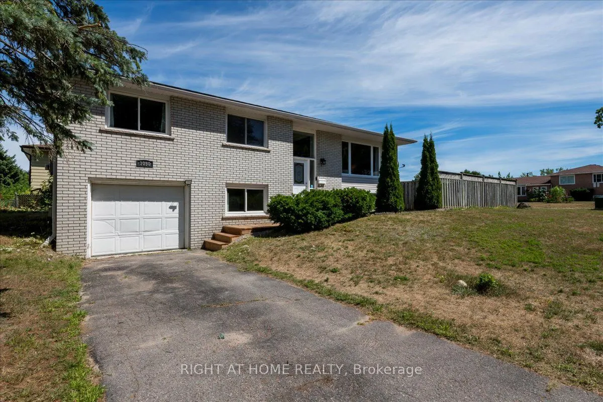 1050 Glen Mhor Crescent