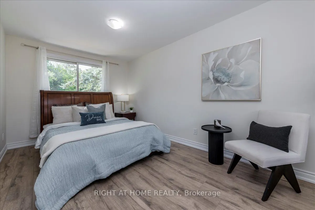 1050 Glen Mhor Crescent
