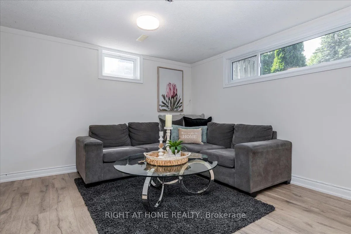 1050 Glen Mhor Crescent
