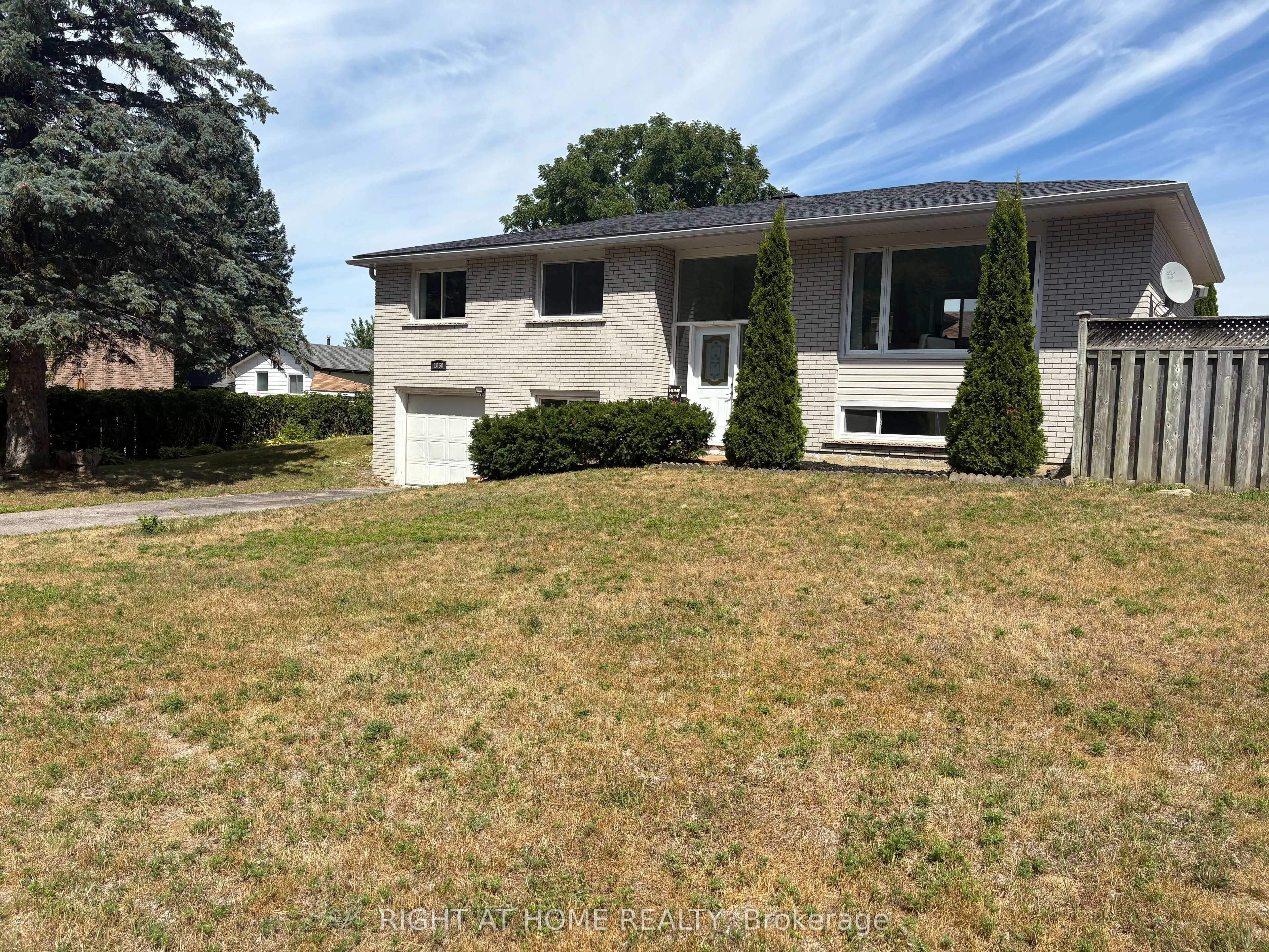 1050 Glen Mhor Crescent