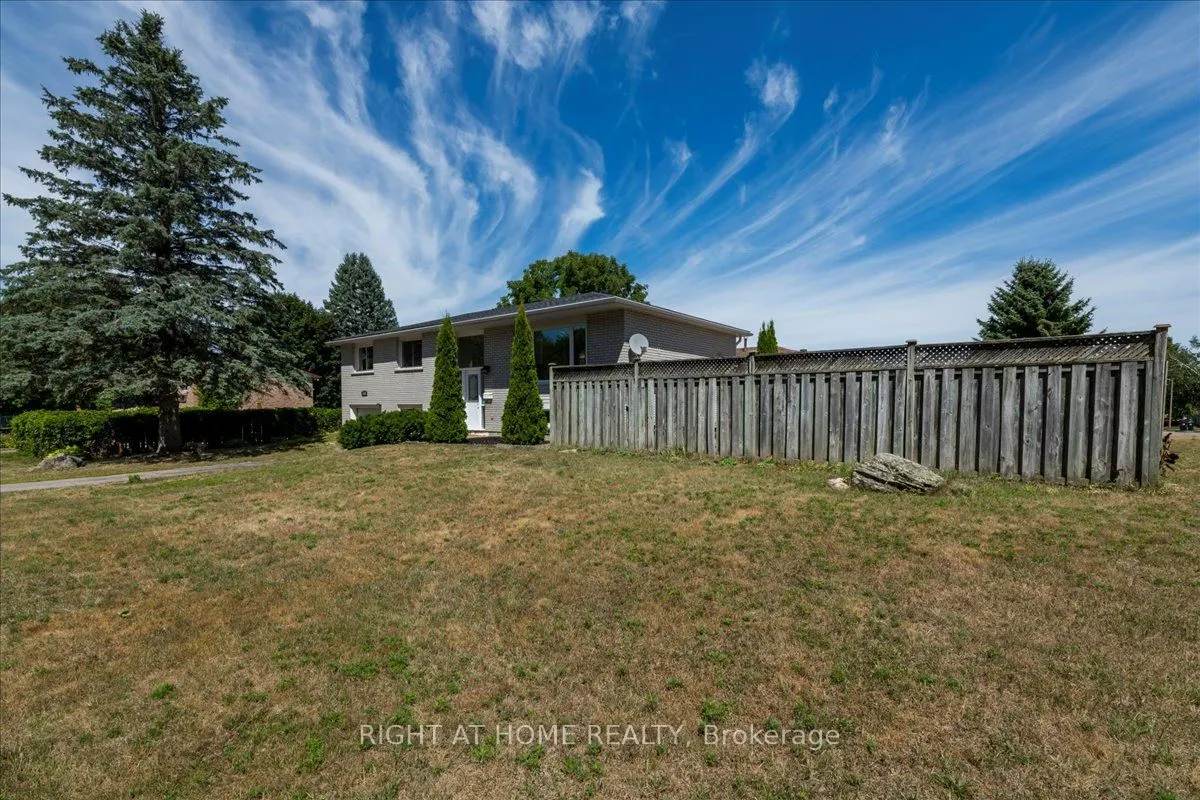 1050 Glen Mhor Crescent