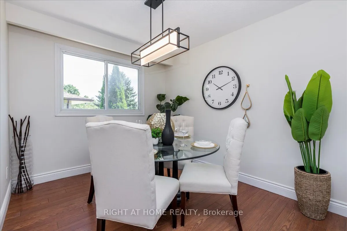 1050 Glen Mhor Crescent