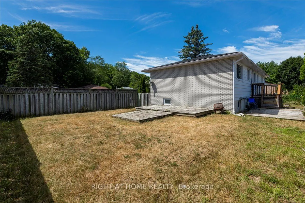 1050 Glen Mhor Crescent