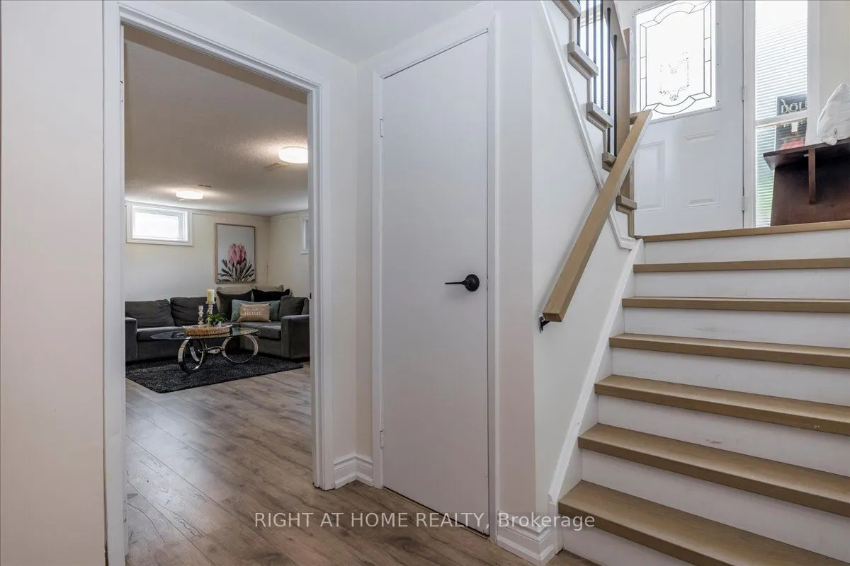 1050 Glen Mhor Crescent