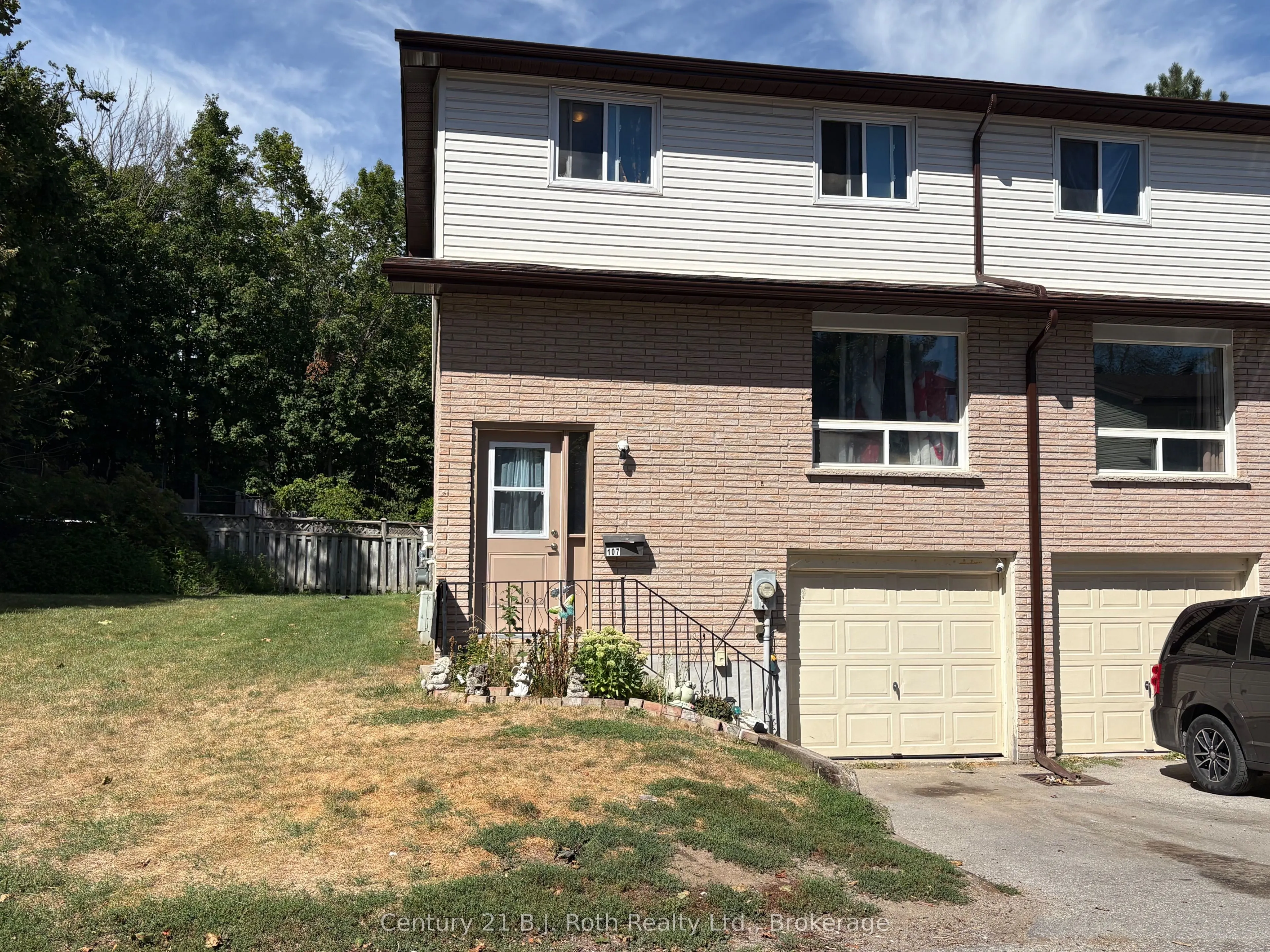 1095 Mississaga Street W, #107