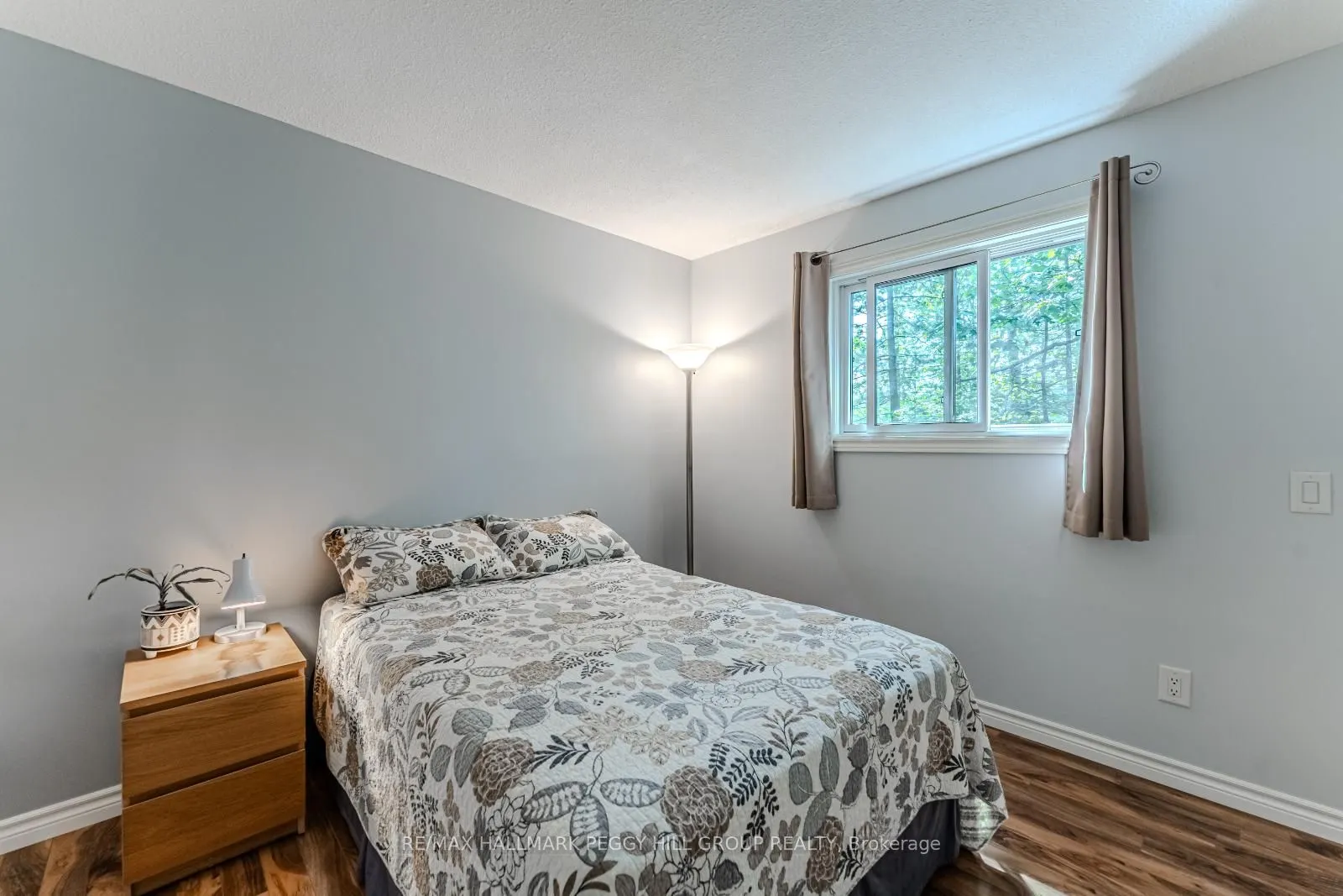 19 Oakridge Drive