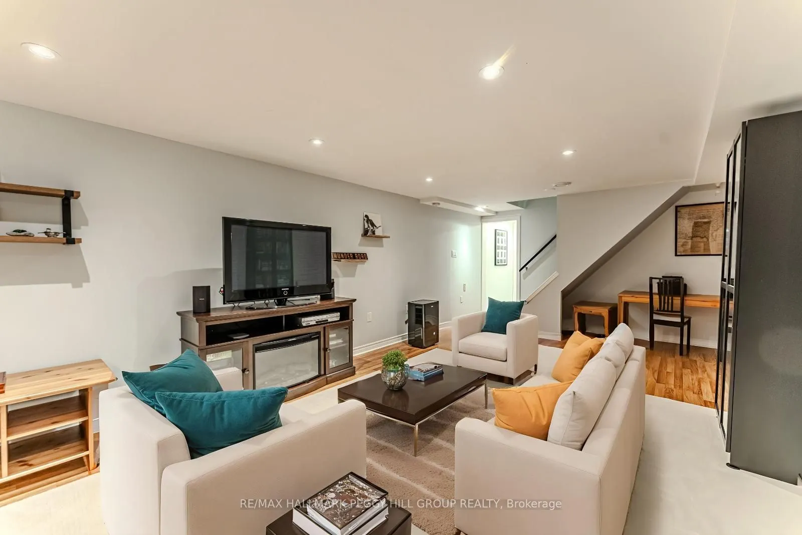 19 Oakridge Drive