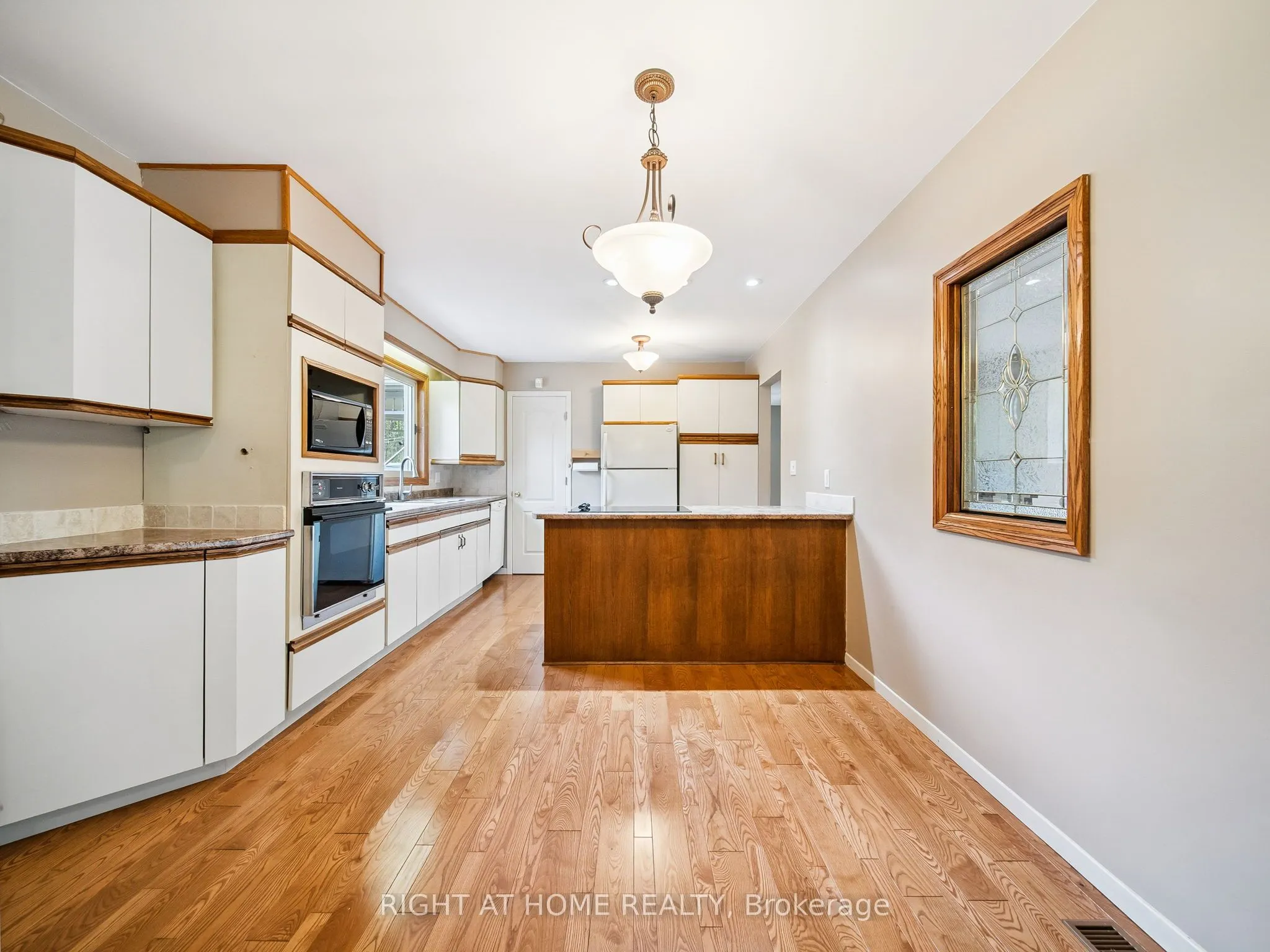 1415 Cunningham Crescent