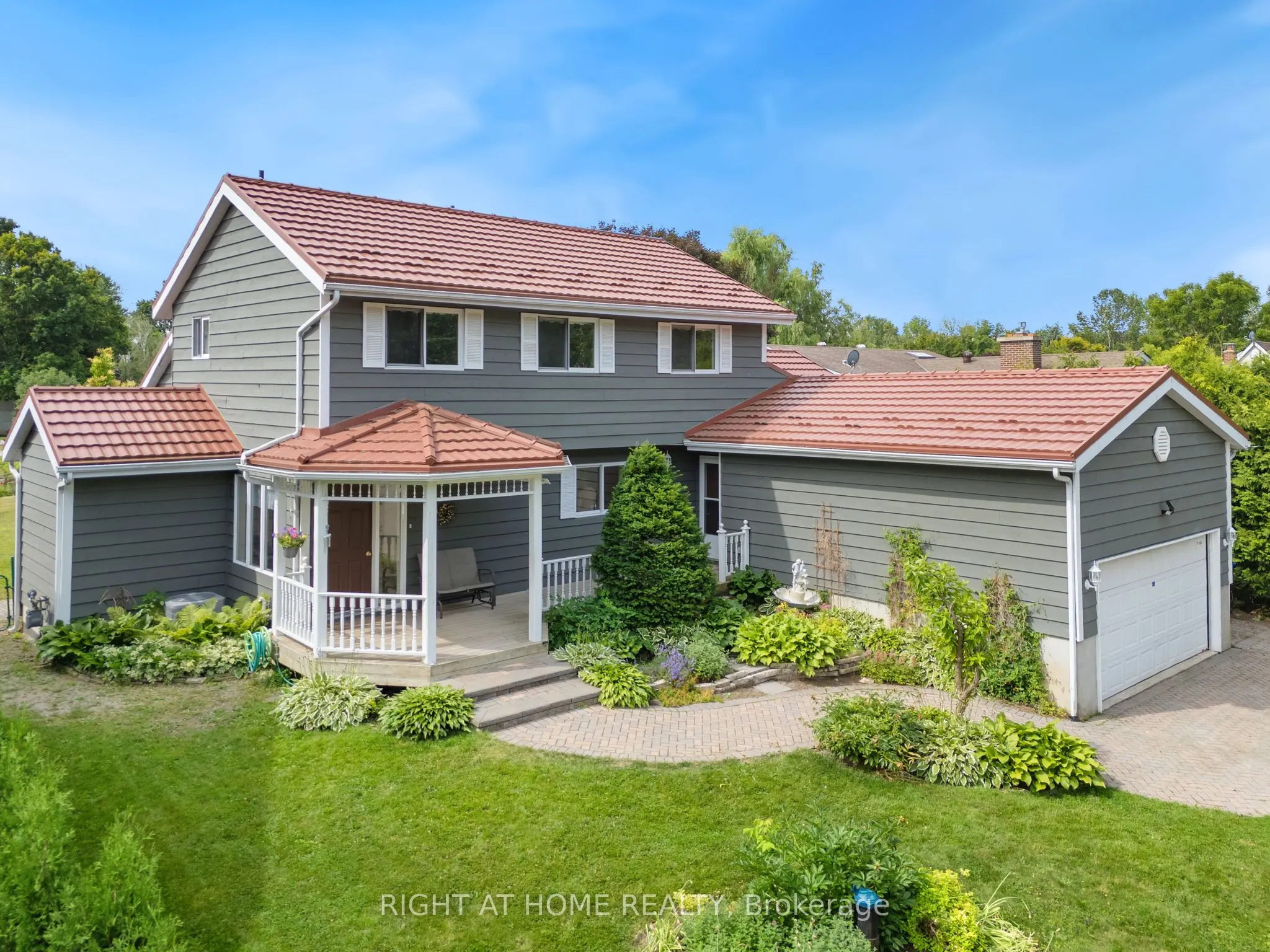 1415 Cunningham Crescent