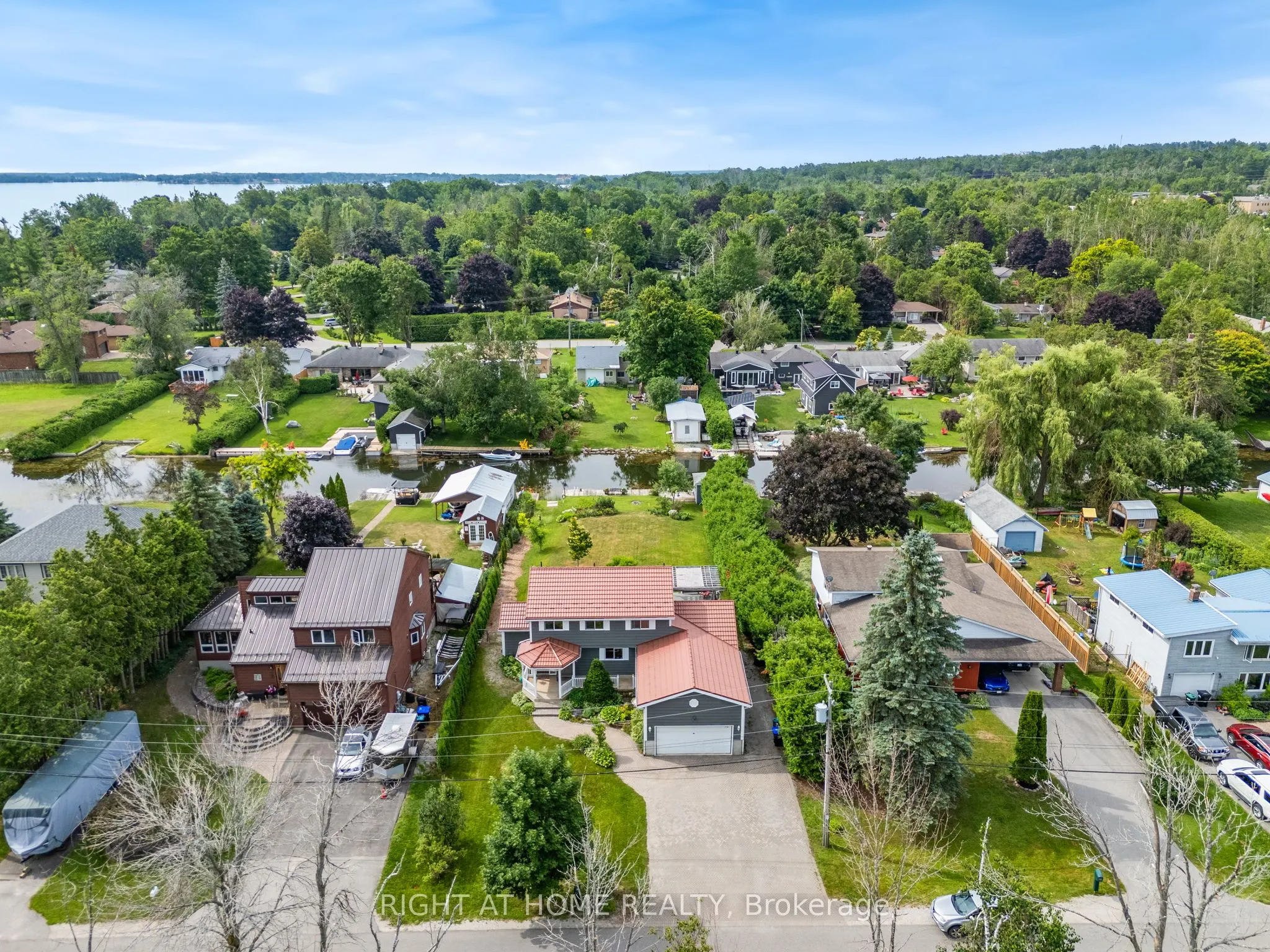 1415 Cunningham Crescent