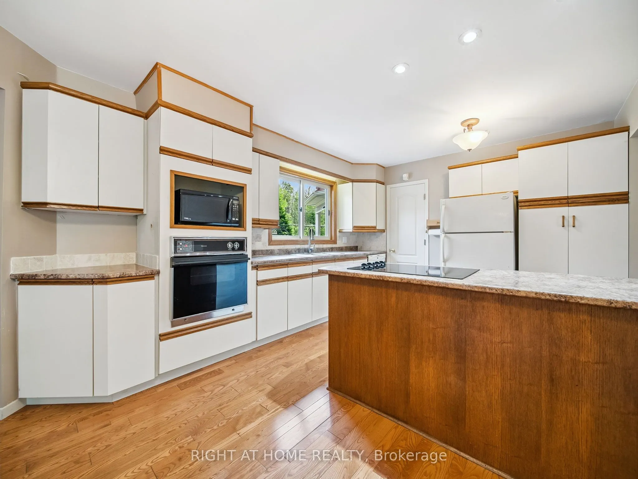 1415 Cunningham Crescent