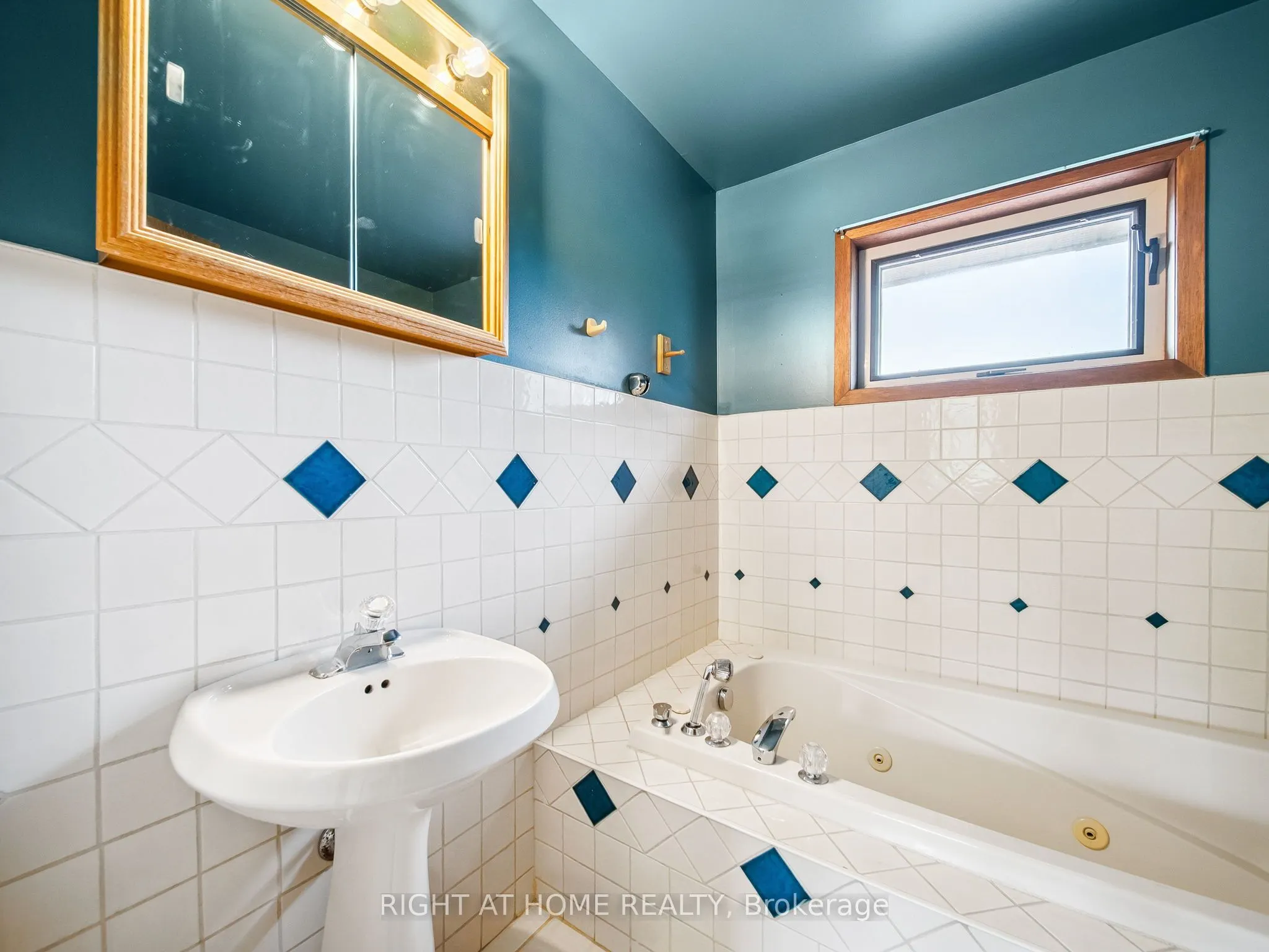 1415 Cunningham Crescent