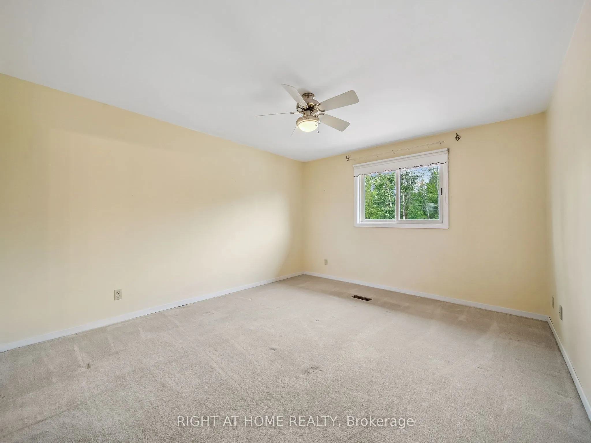 1415 Cunningham Crescent