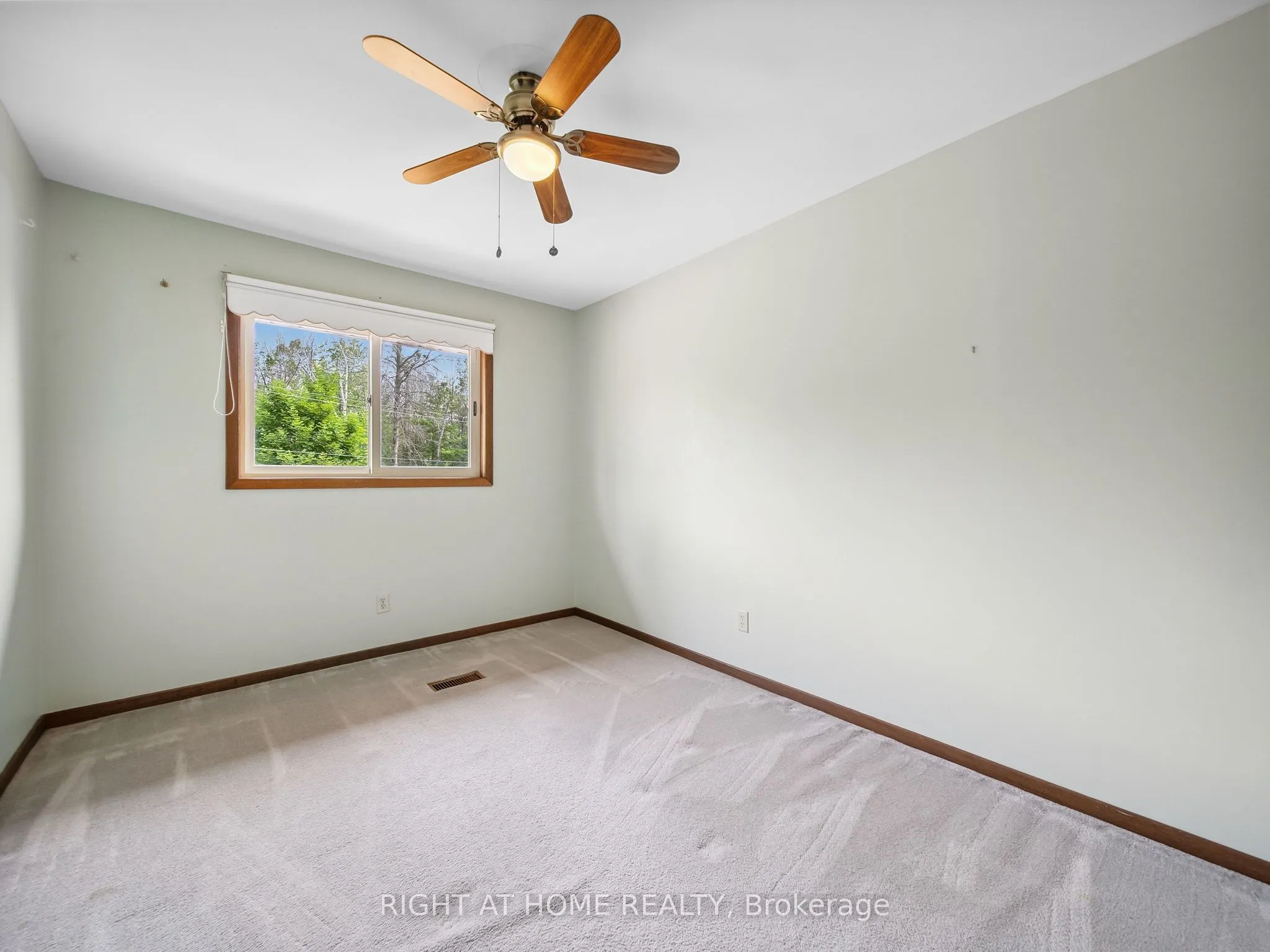 1415 Cunningham Crescent