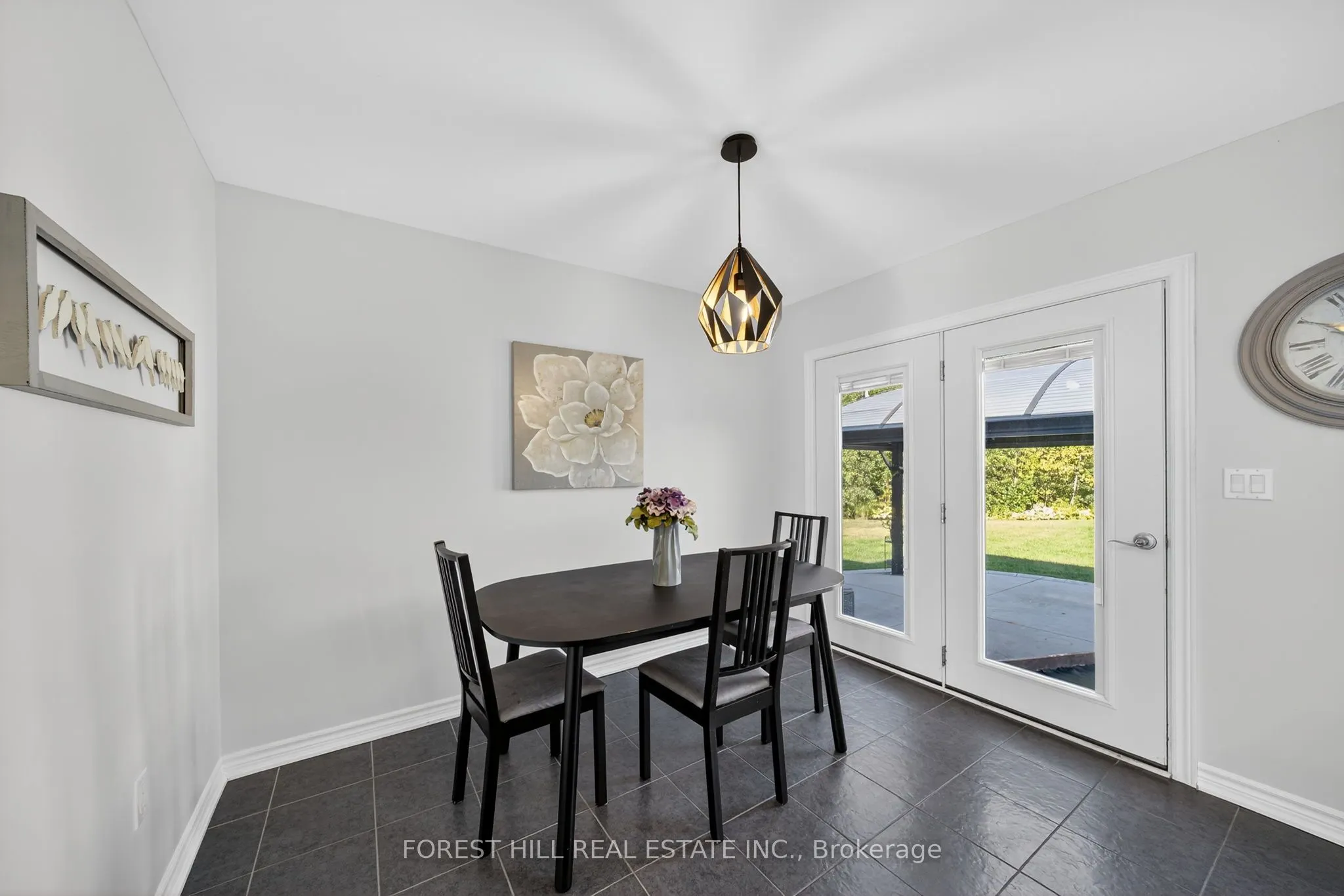 70 Robert Street S