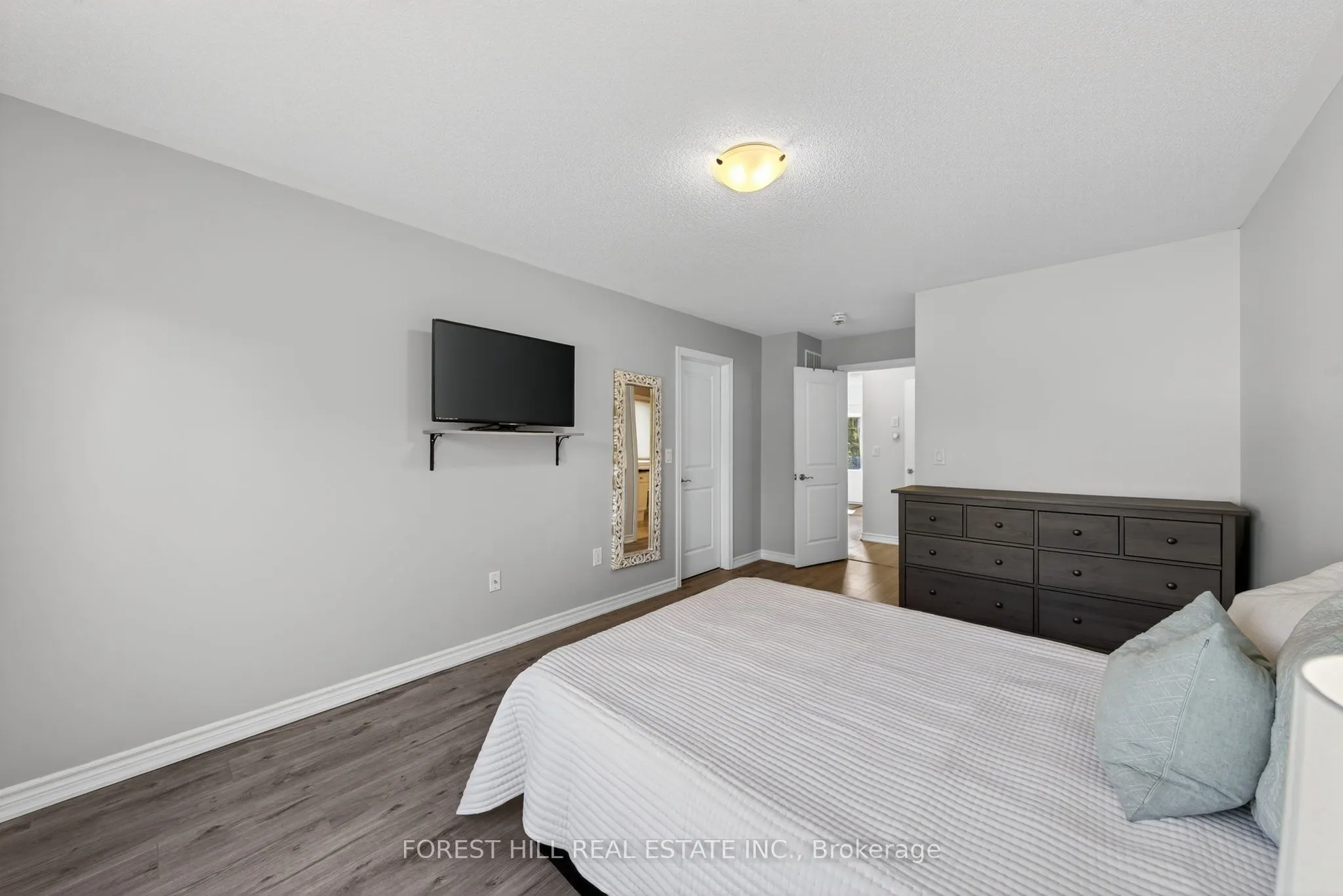 70 Robert Street S