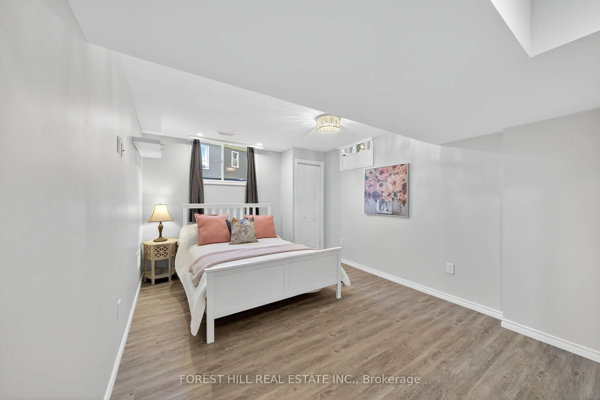 70 Robert Street S