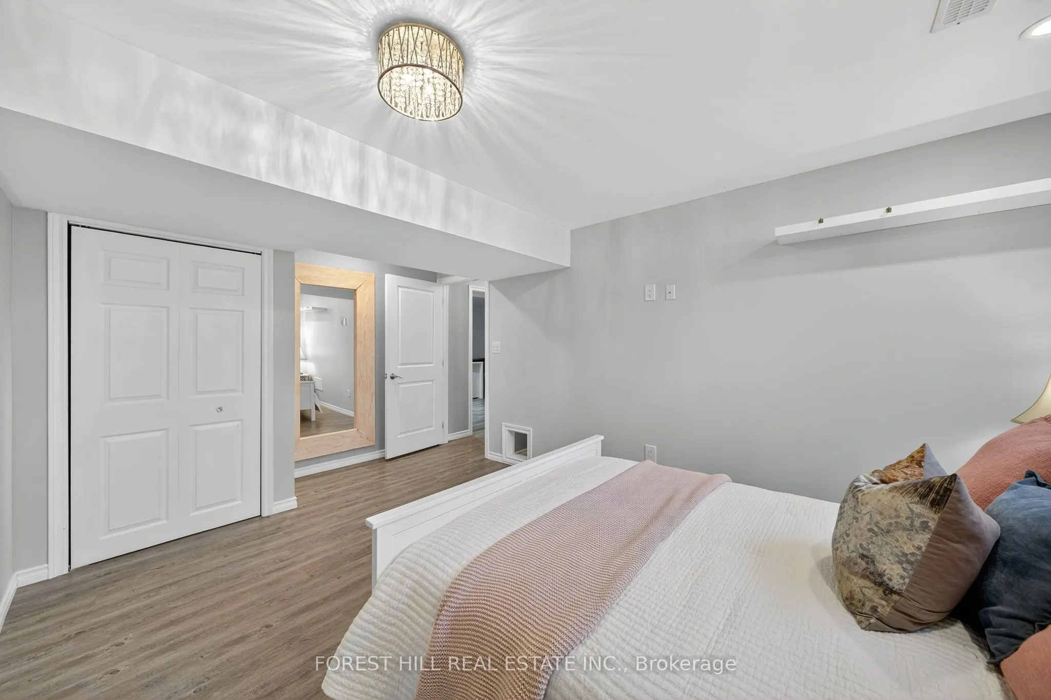 70 Robert Street S