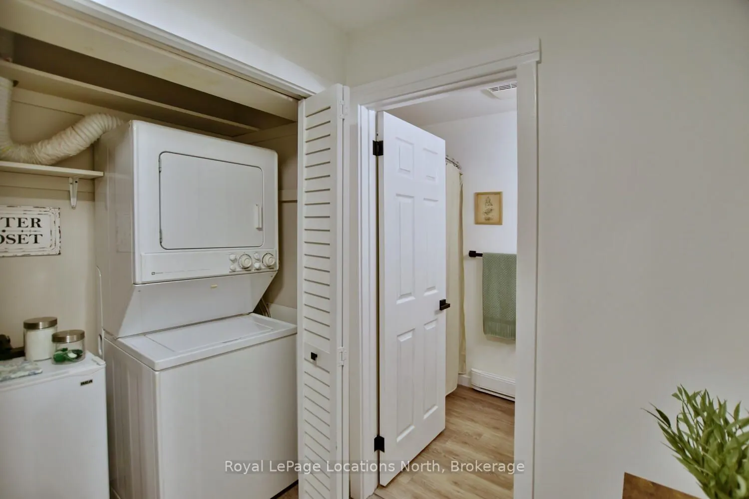 207 ESCARPMENT Crescent, #17