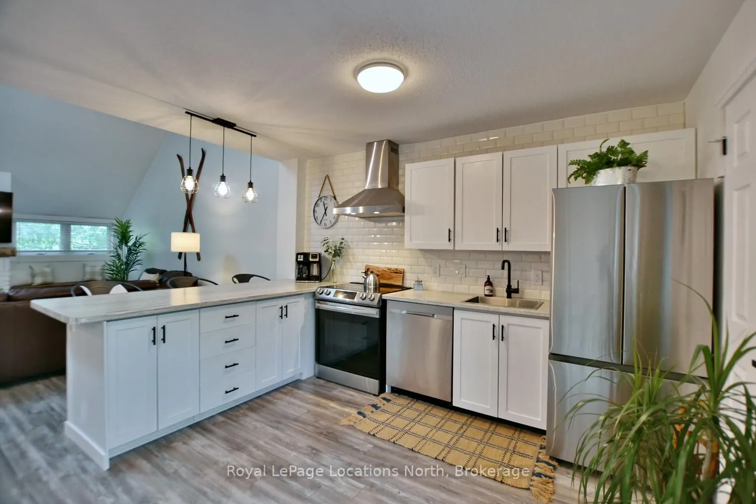 207 ESCARPMENT Crescent, #17