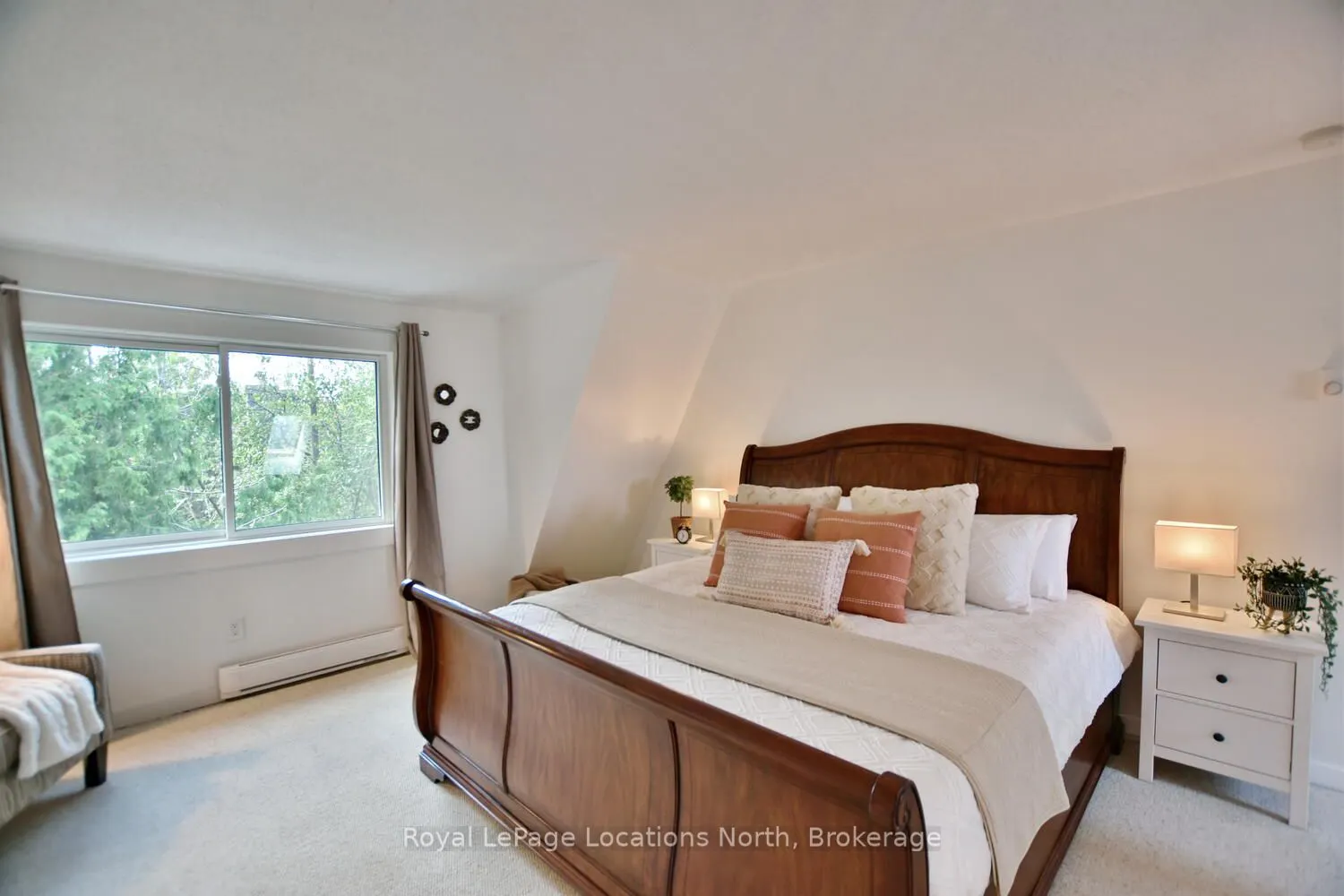 207 ESCARPMENT Crescent, #17