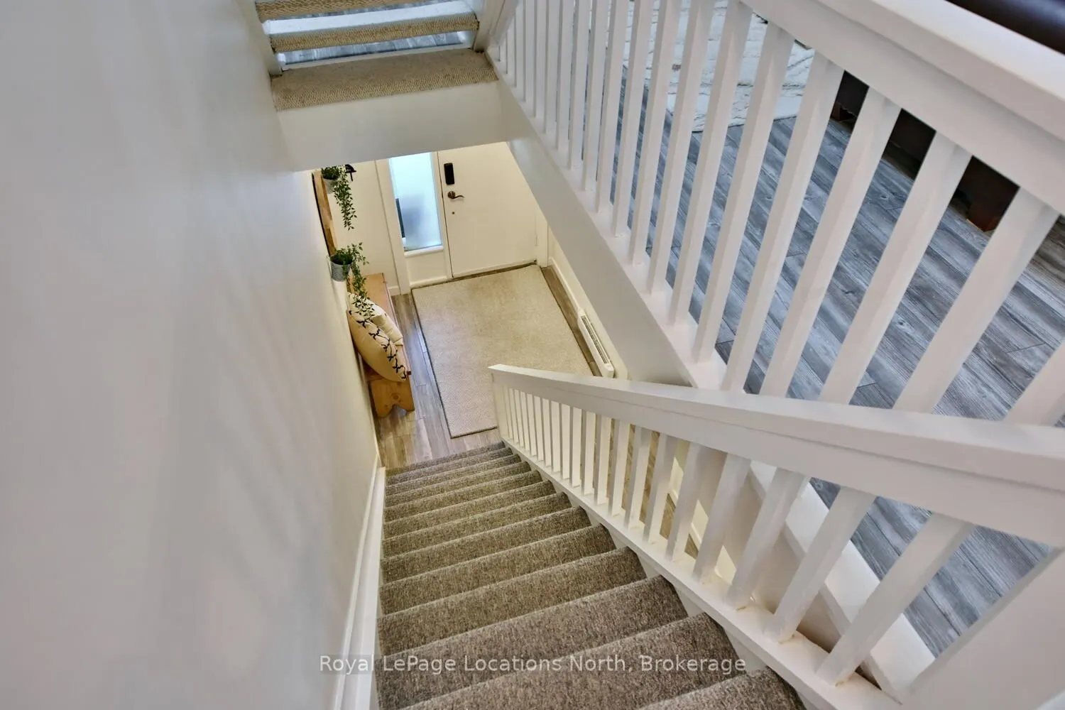 207 ESCARPMENT Crescent, #17