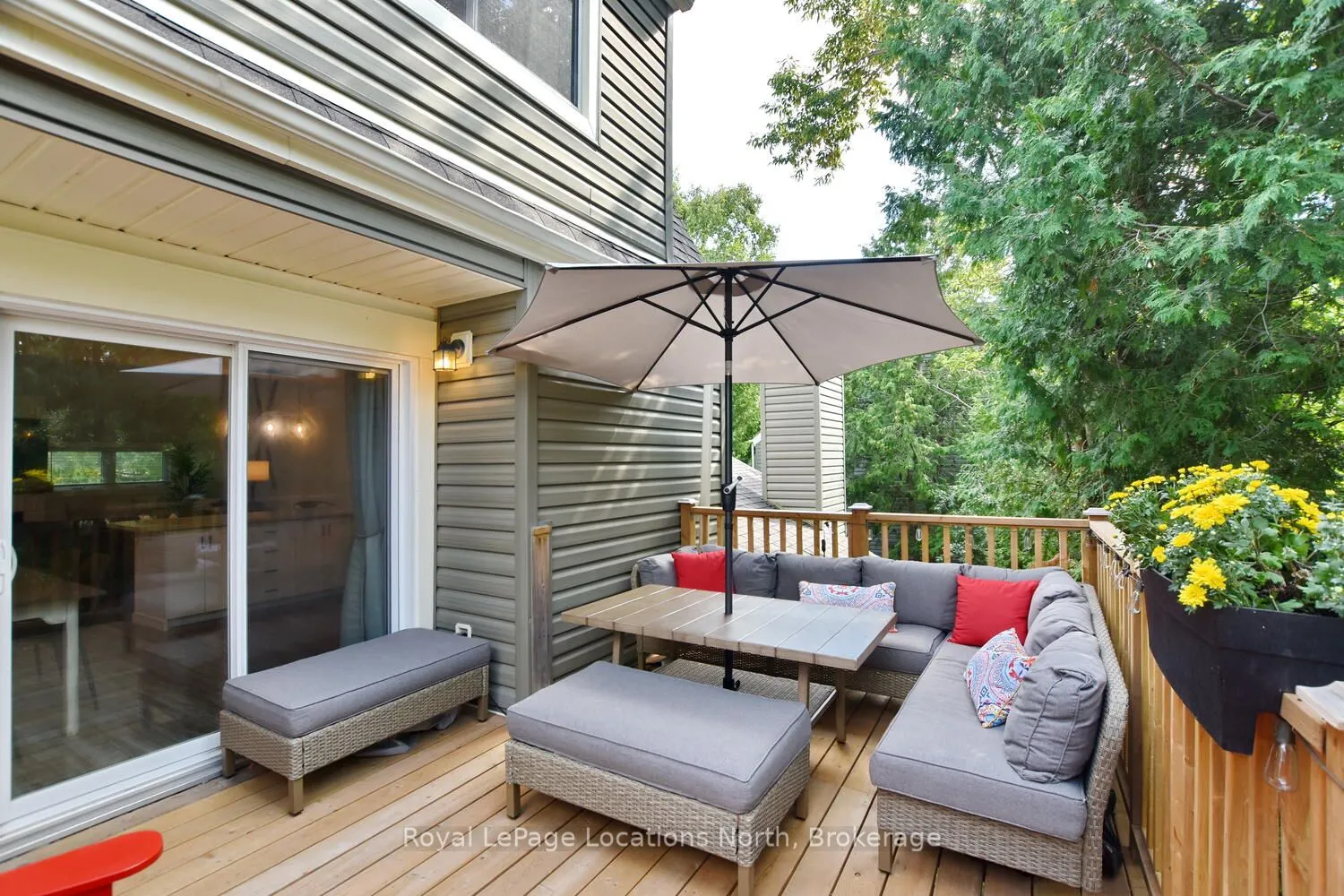 207 ESCARPMENT Crescent, #17