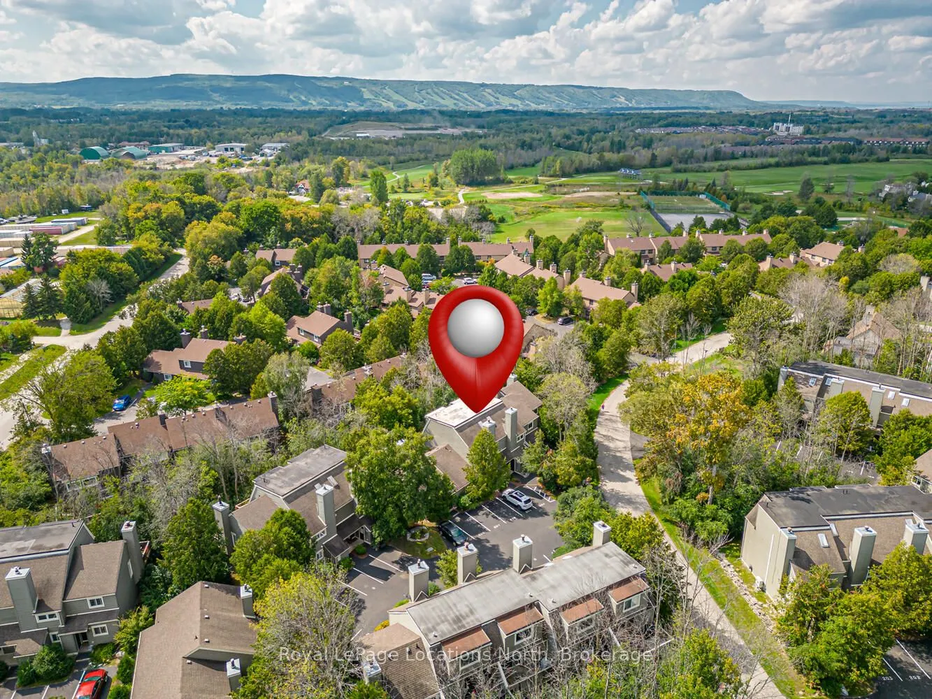 207 ESCARPMENT Crescent, #17