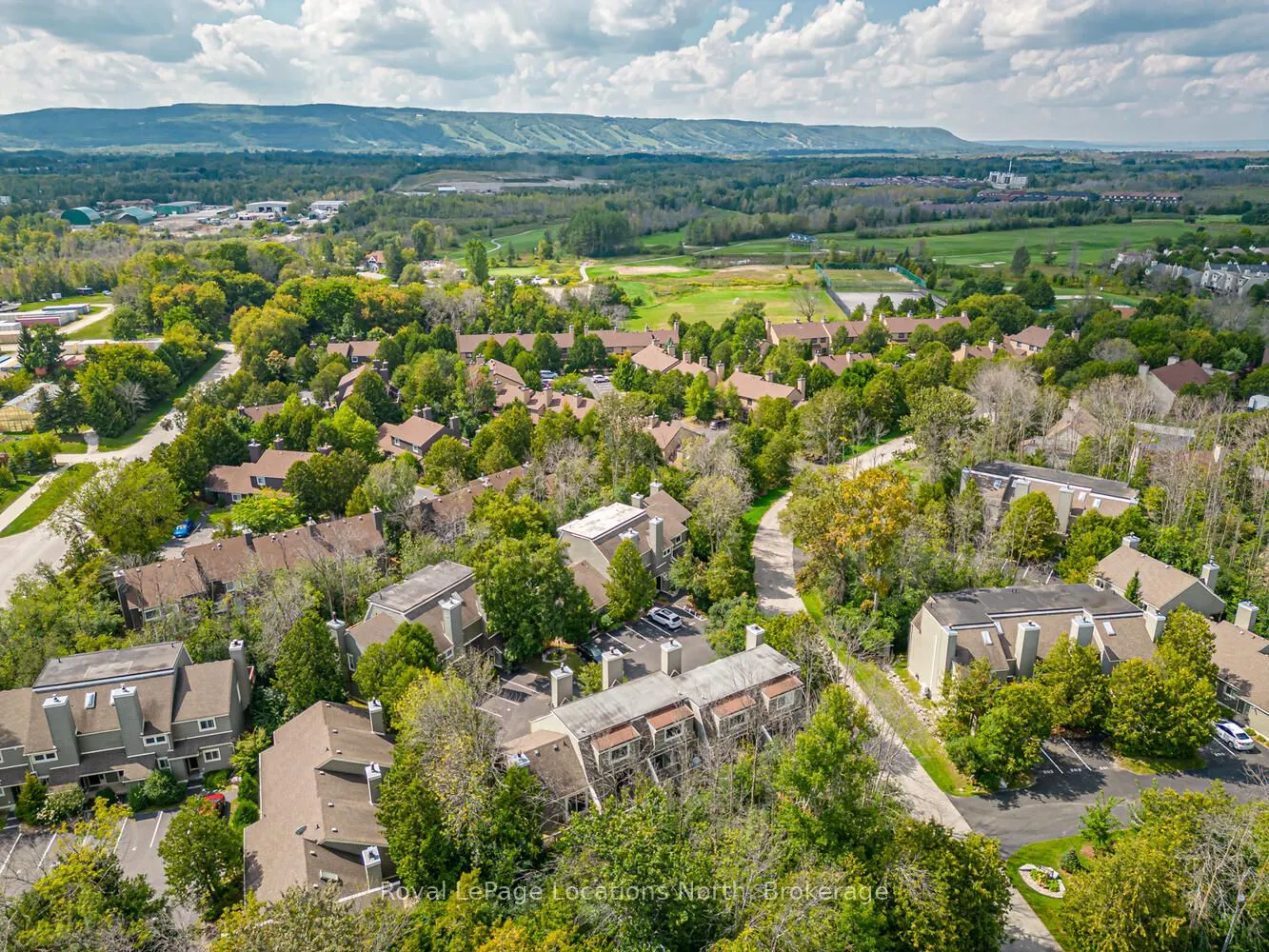 207 ESCARPMENT Crescent, #17