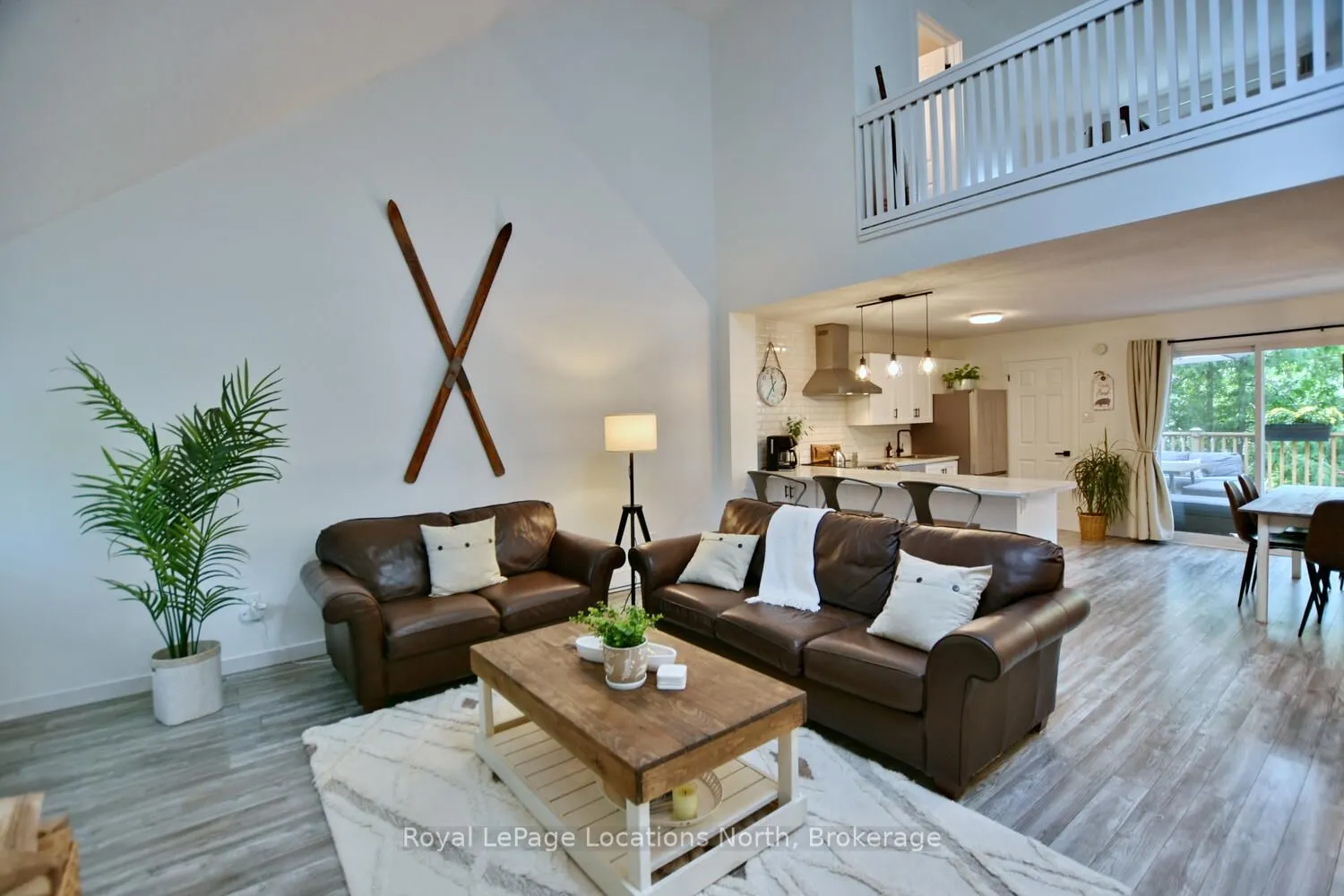 207 ESCARPMENT Crescent, #17