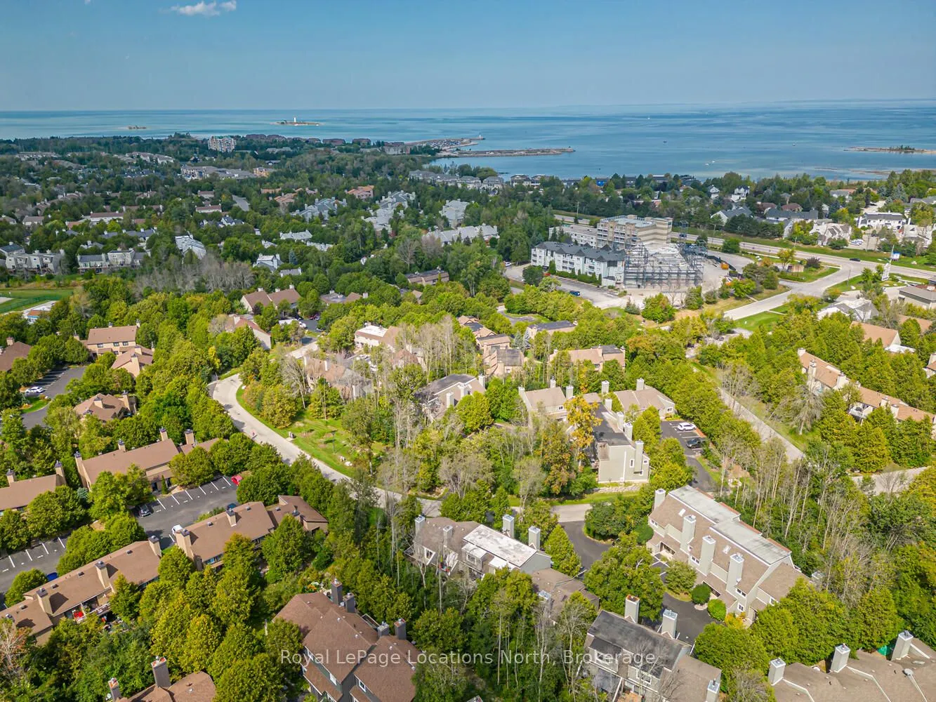 207 ESCARPMENT Crescent, #17