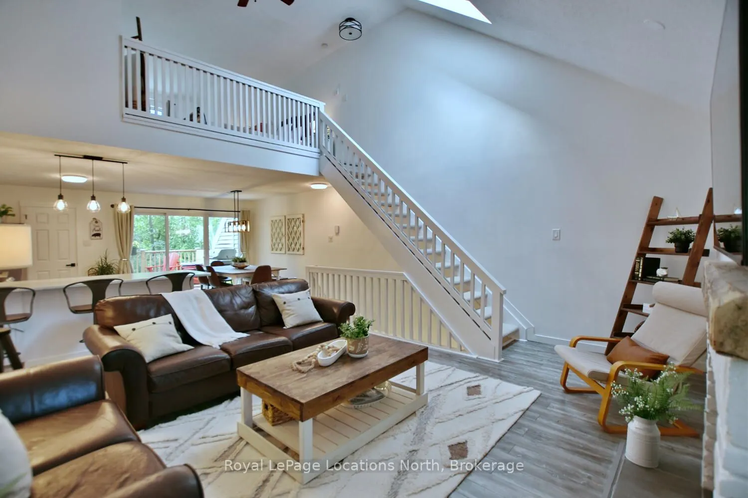 207 ESCARPMENT Crescent, #17