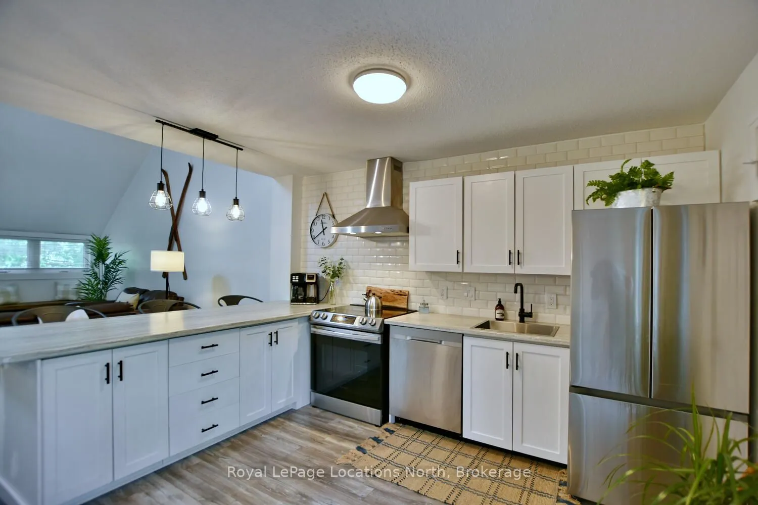 207 ESCARPMENT Crescent, #17