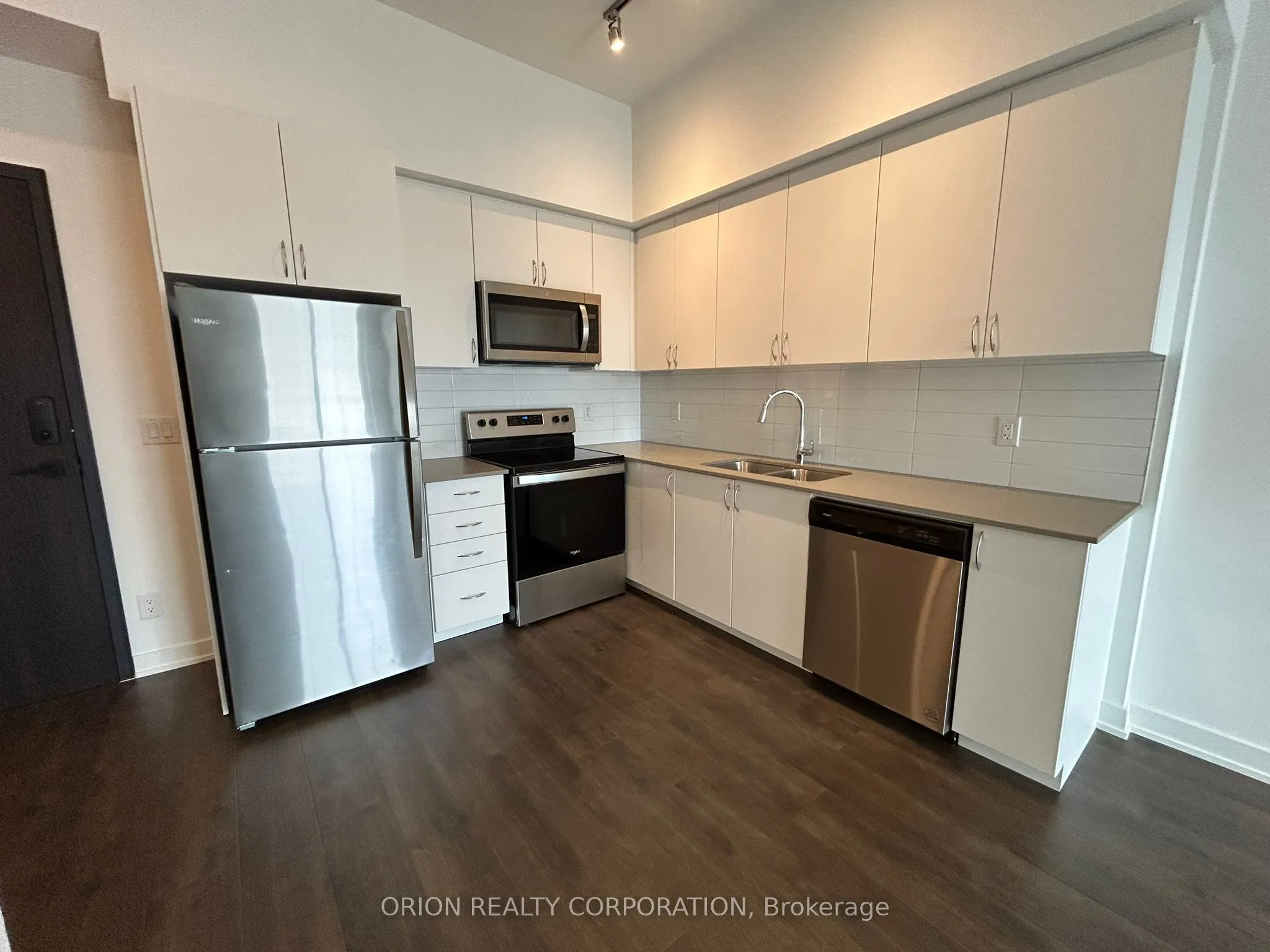 56 Lakeside Terrace, #1103