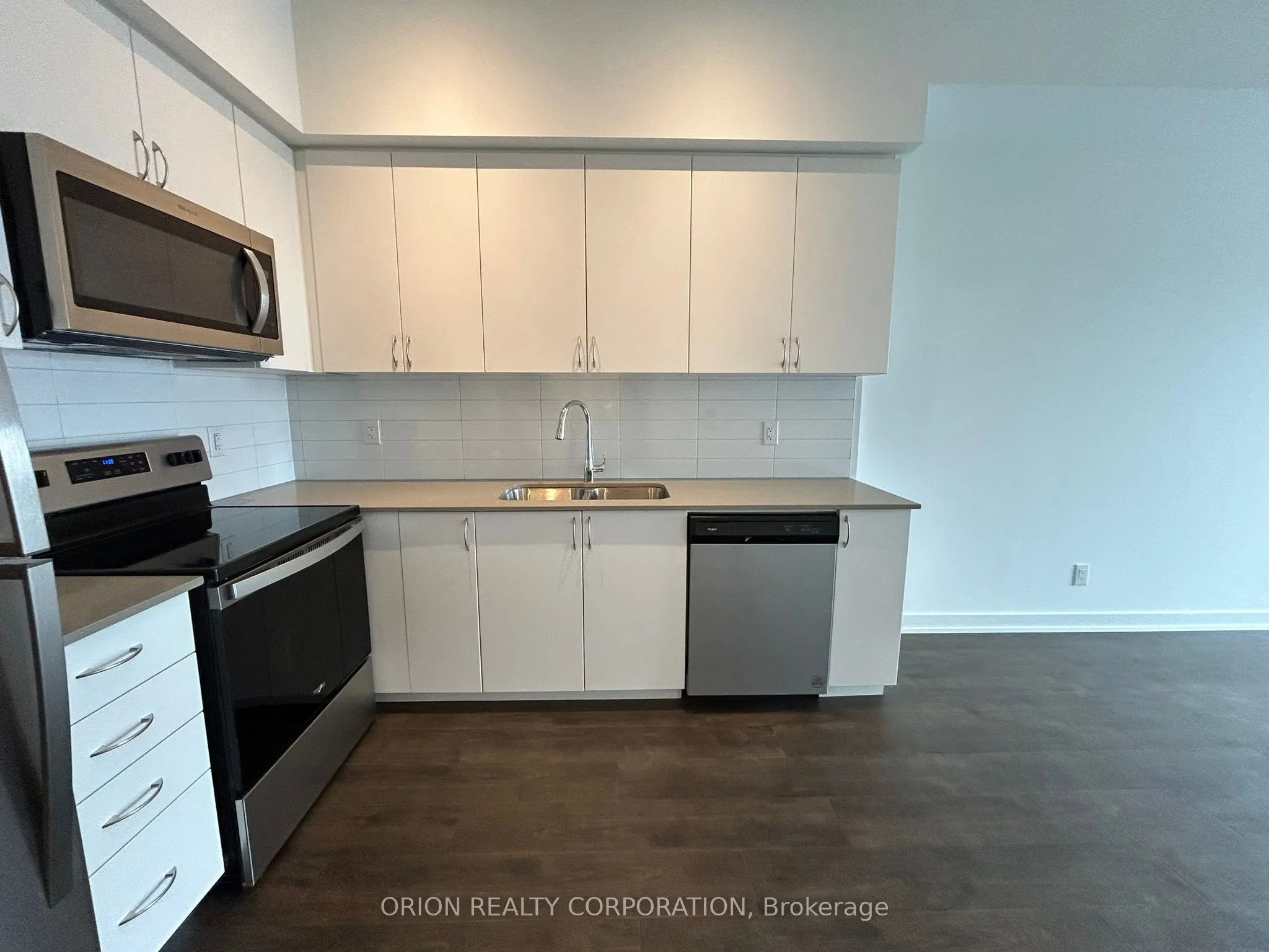 56 Lakeside Terrace, #1103
